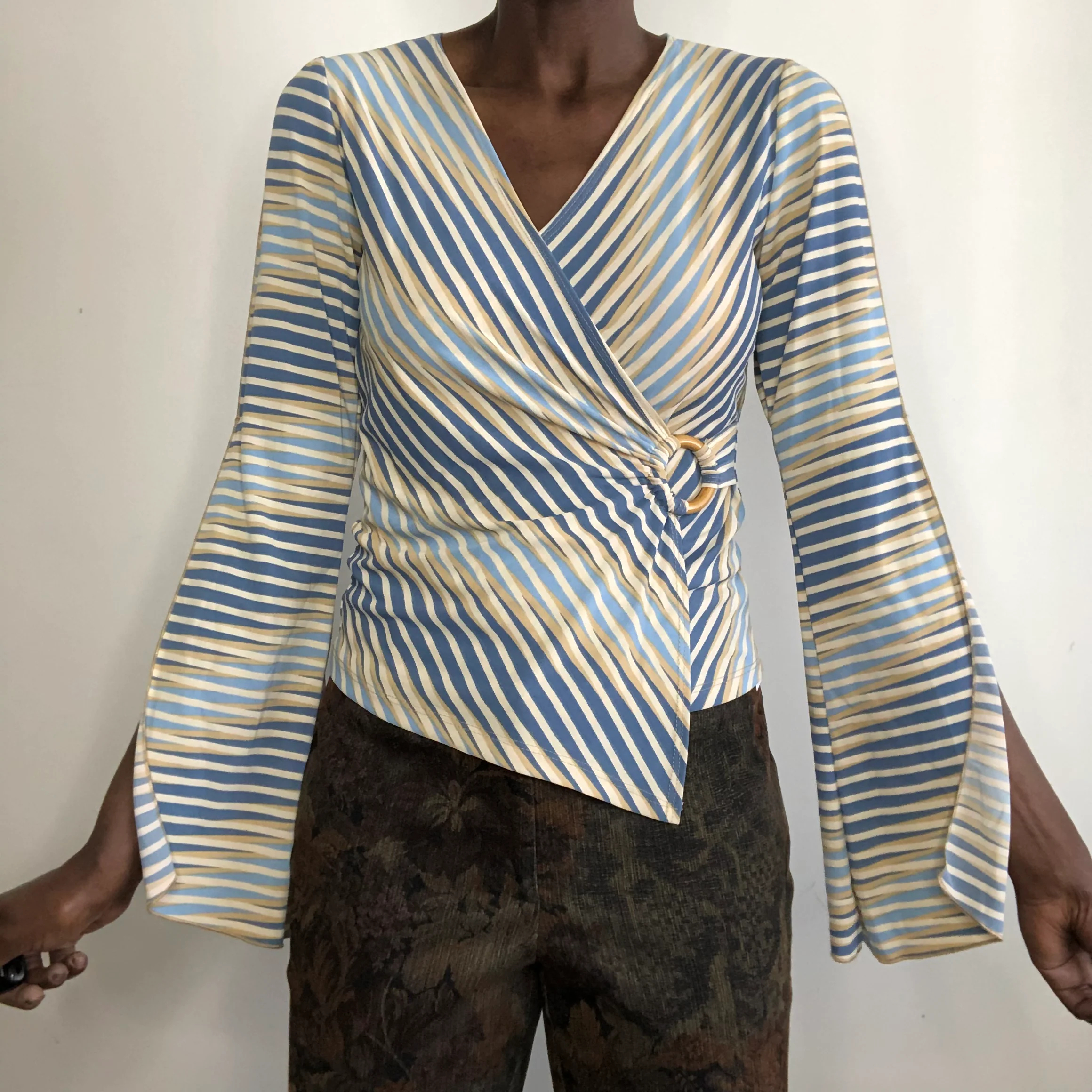 00s Bell Sleeve Striped Fairy Top Blouse - Image 4
