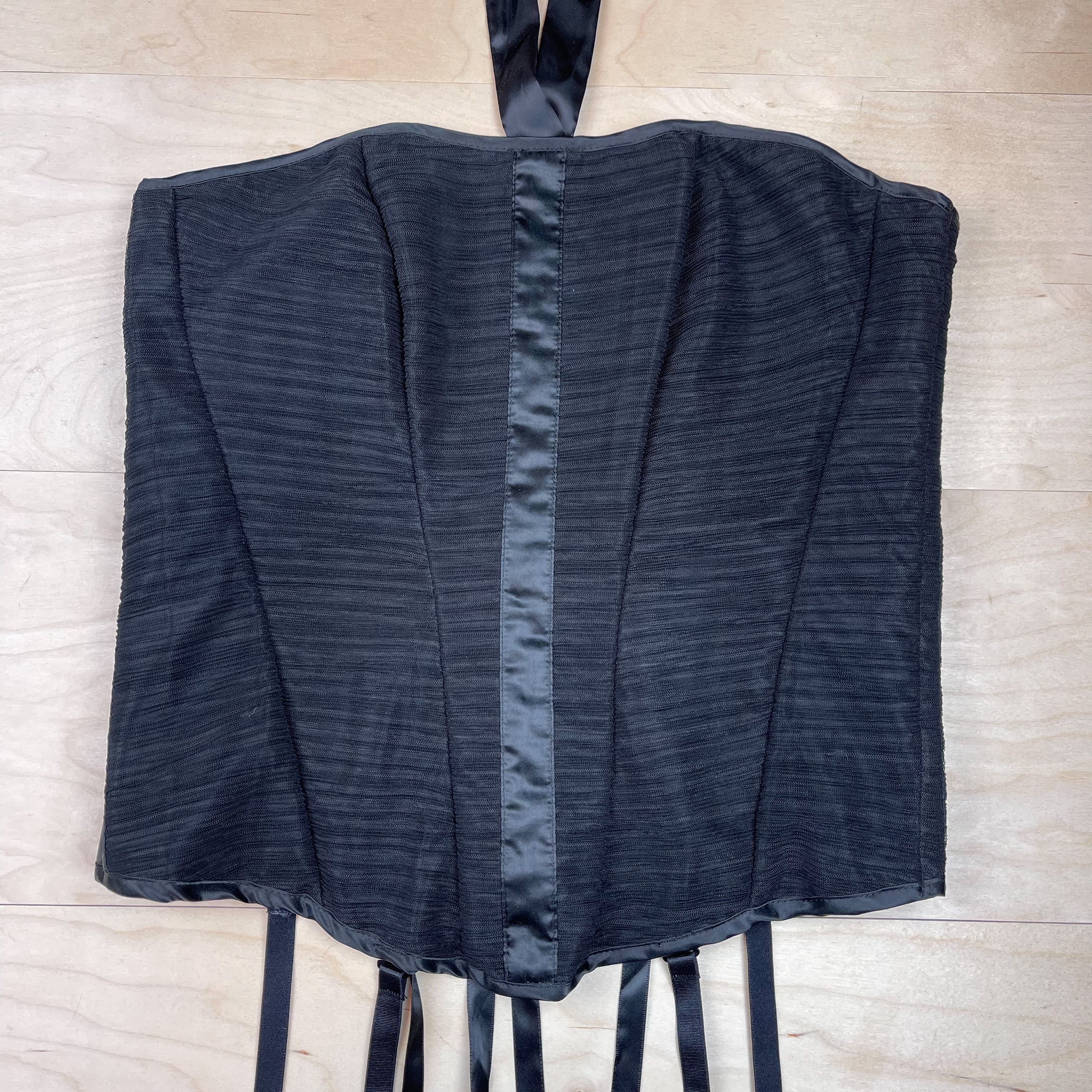 00s Black Back Lace Up Corset By Frederick's of Hollywood - Image 5