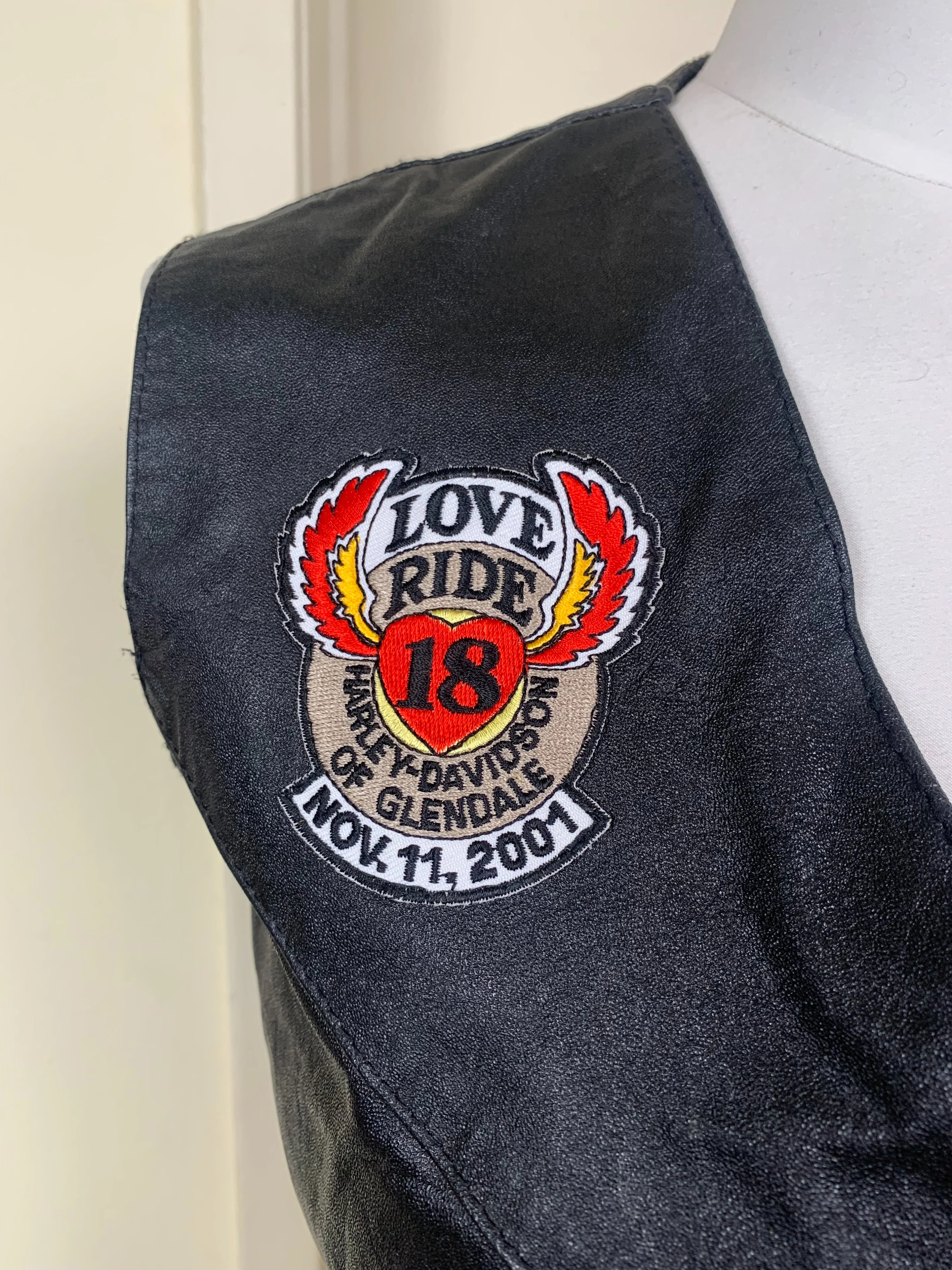 00s Black Leather Motorcycle Vest with Patches by Hudson Leather - Image 5