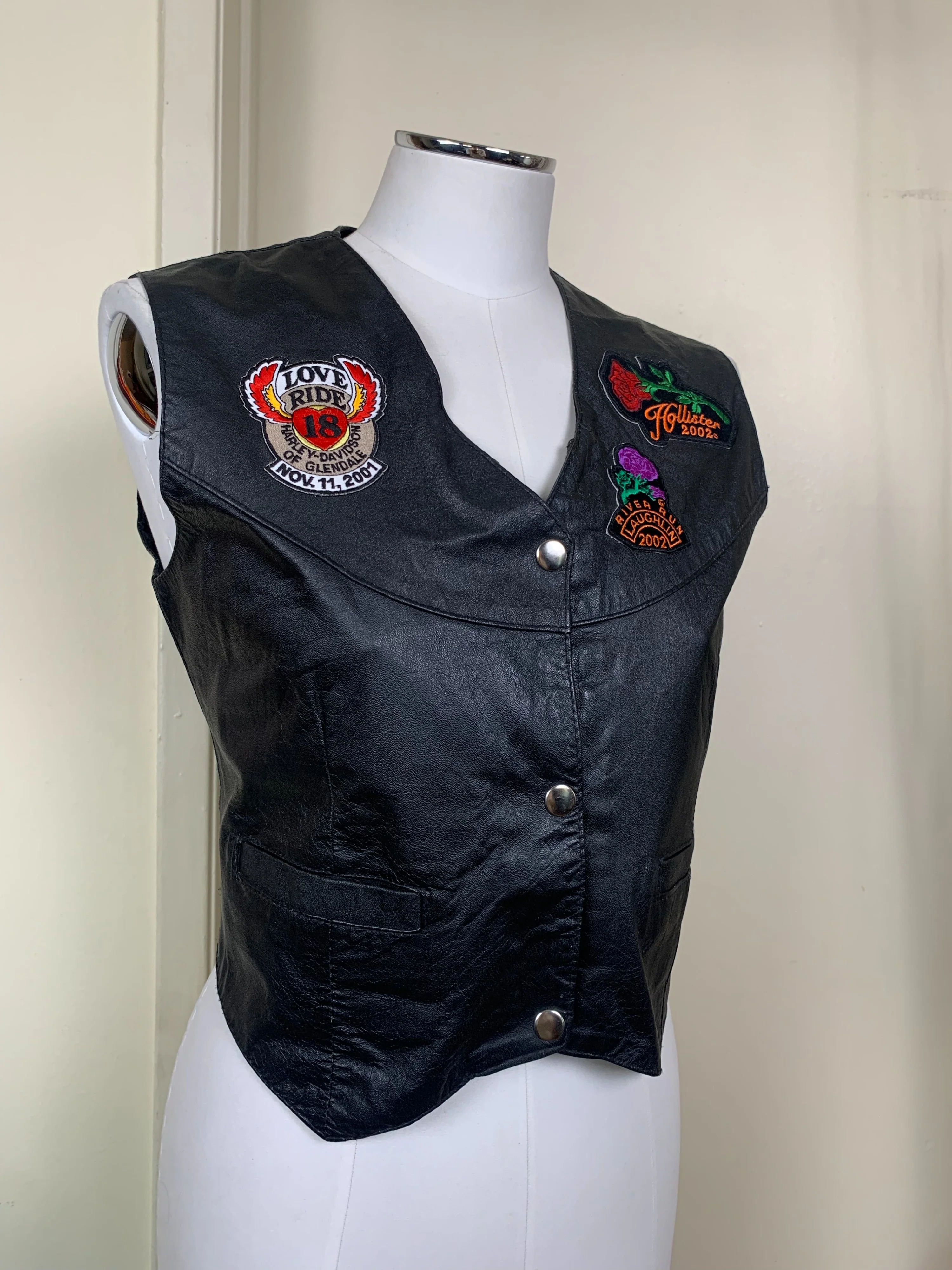 00s Black Leather Motorcycle Vest with Patches by Hudson Leather - Image 7