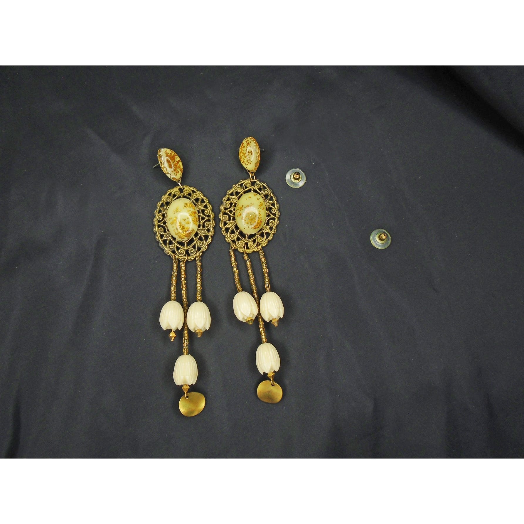00s Extra Long Dangle Earrings With Confetti Lucite - Image 6