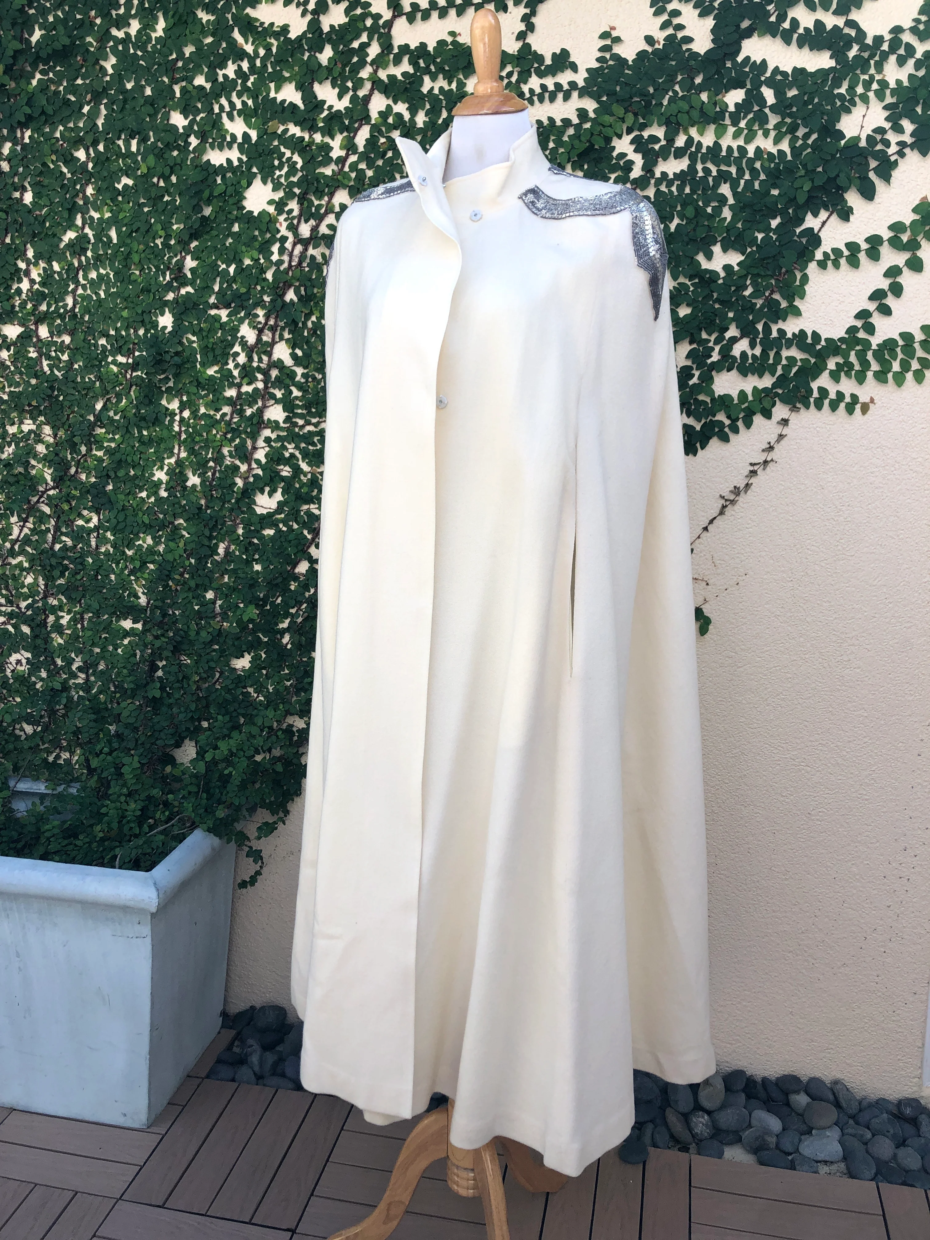 00s Off White Cape Silver Beaded Embroidered Shoulder By George Simonton - Image 14