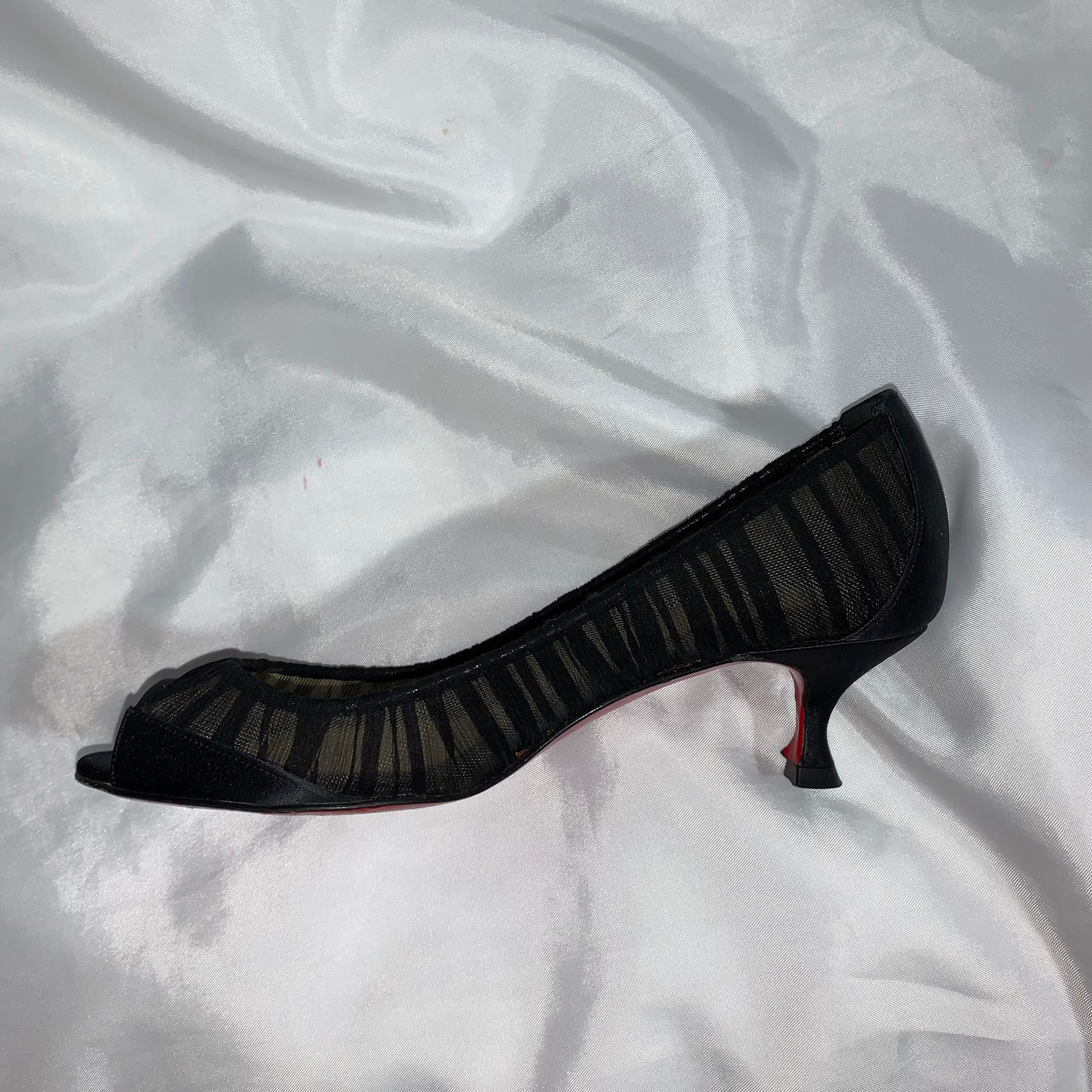 00s Size 35.5 Pour Vous 45 Black Crêpe Peep Toe Pumps By Christian Louboutin - Image 10