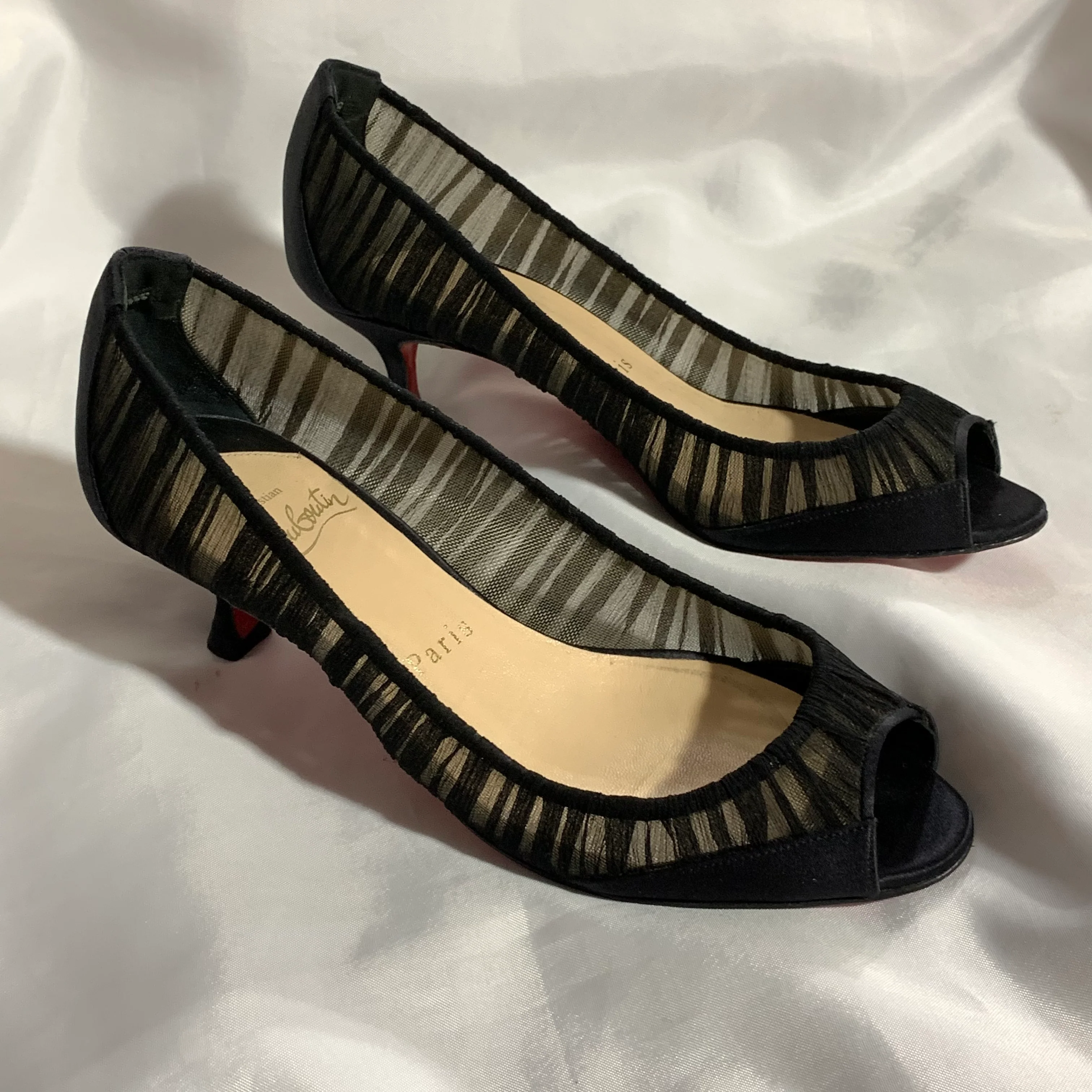 00s Size 35.5 Pour Vous 45 Black Crêpe Peep Toe Pumps By Christian Louboutin - Image 6
