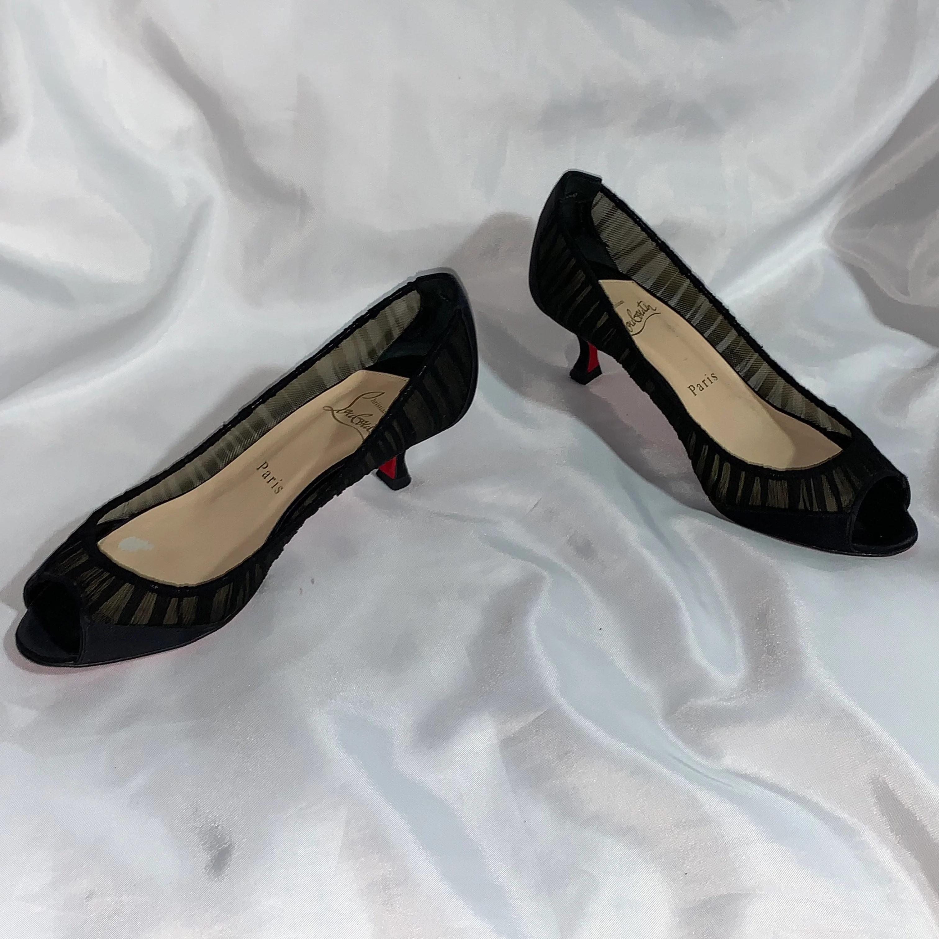 00s Size 35.5 Pour Vous 45 Black Crêpe Peep Toe Pumps By Christian Louboutin - Image 9