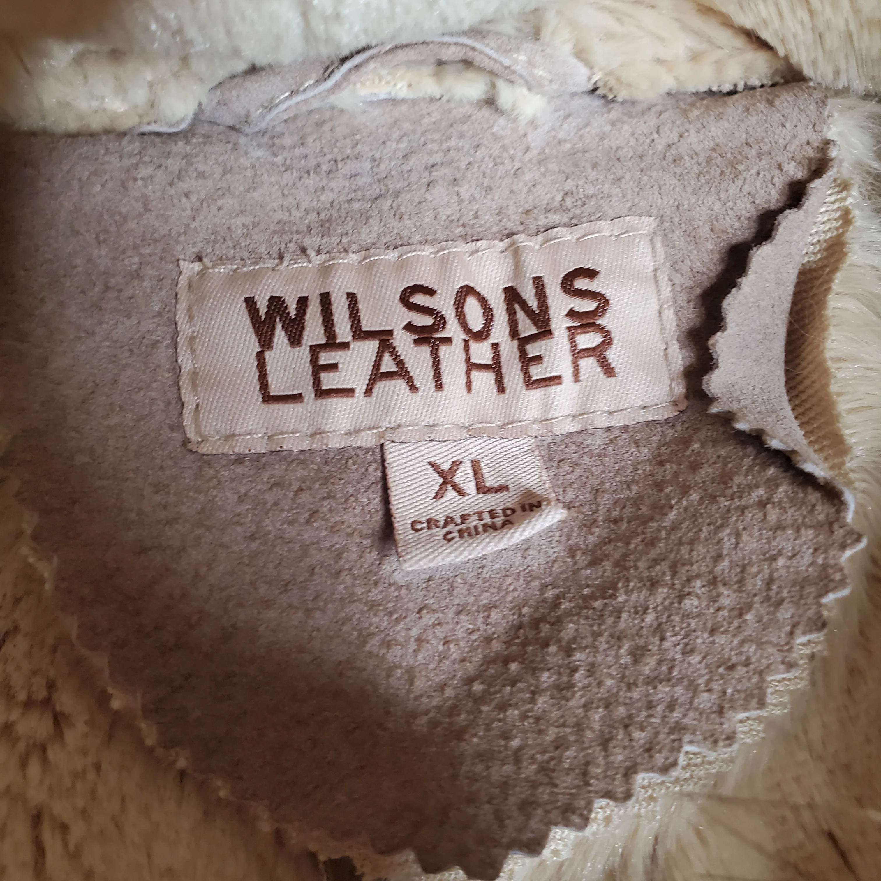00s Tan Suede Shearling Lined Raccoon Fur Trim Coat By Wilsons Leather - Image 4