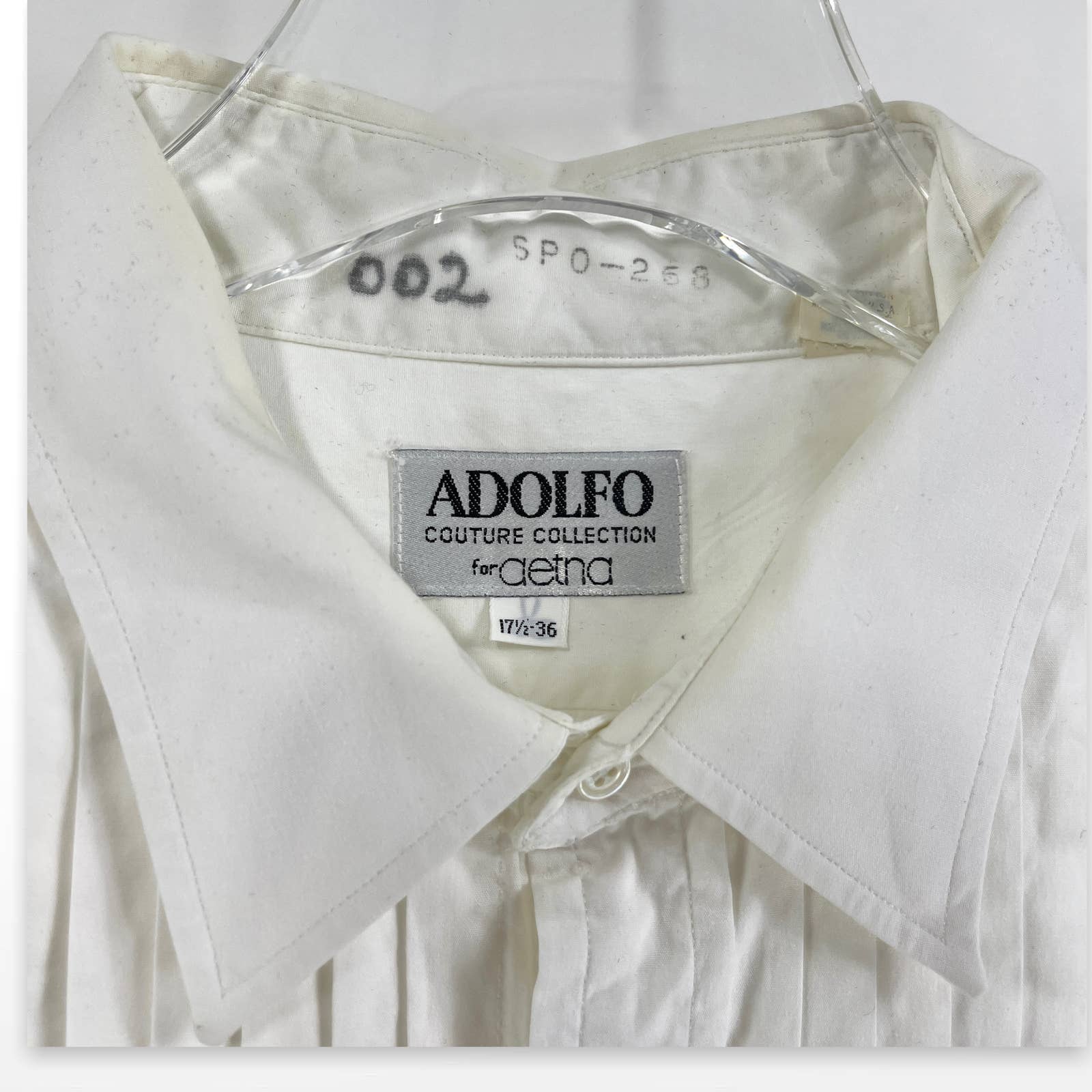 00s Vintage White Pin Tuck Long Sleeve Button Up Dress Shirt by Adolfo - Image 3
