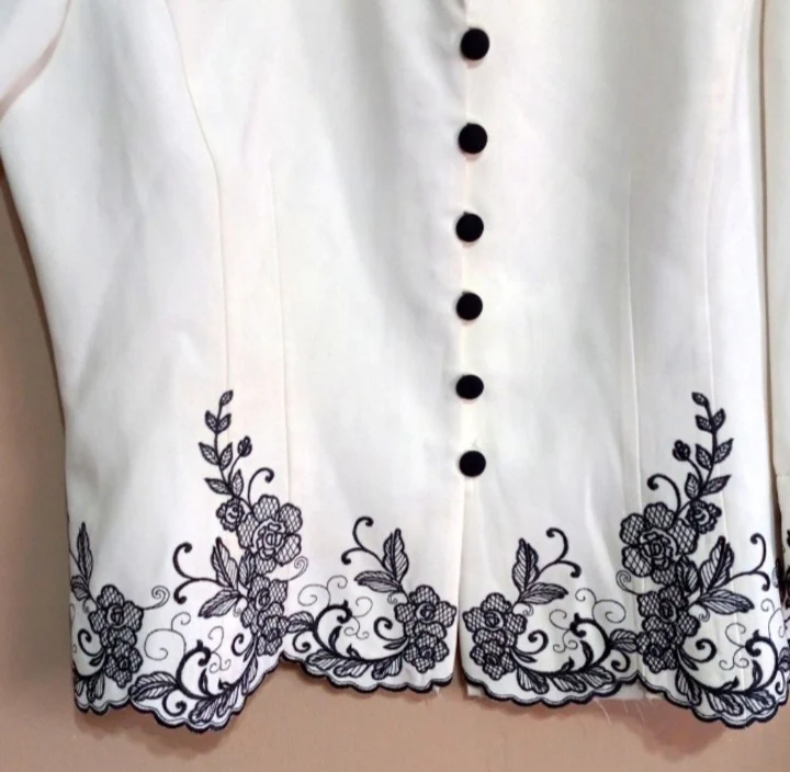 00s White Polyester Blazer Black Floral Accents By Plaza South - Image 3