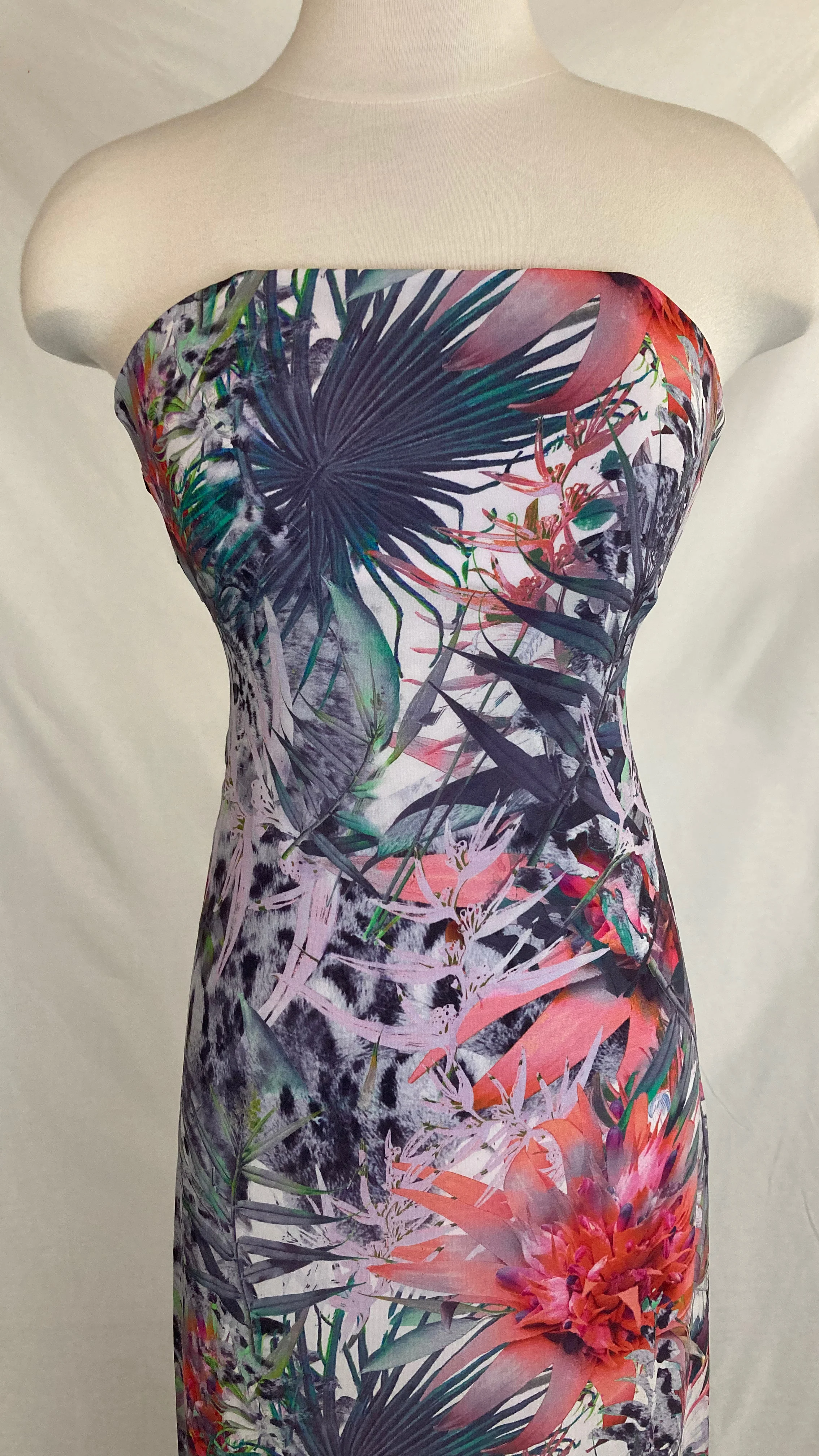 00s Wild Tropical Print Strapless Maxi By Alice & Olivia - Image 3