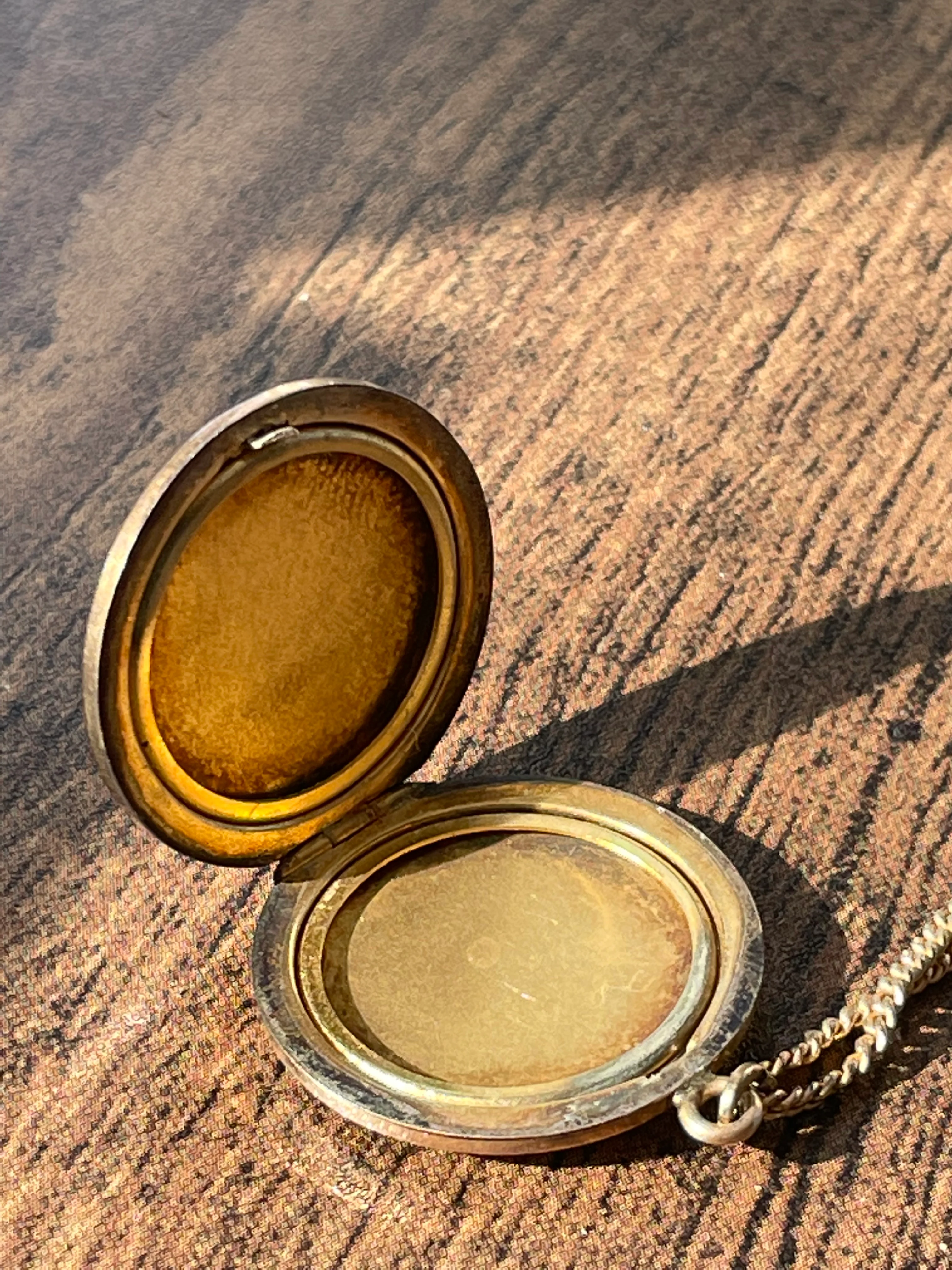10s/20s Gold Filled Antique Etched Locket by Lmfg Co - Image 5