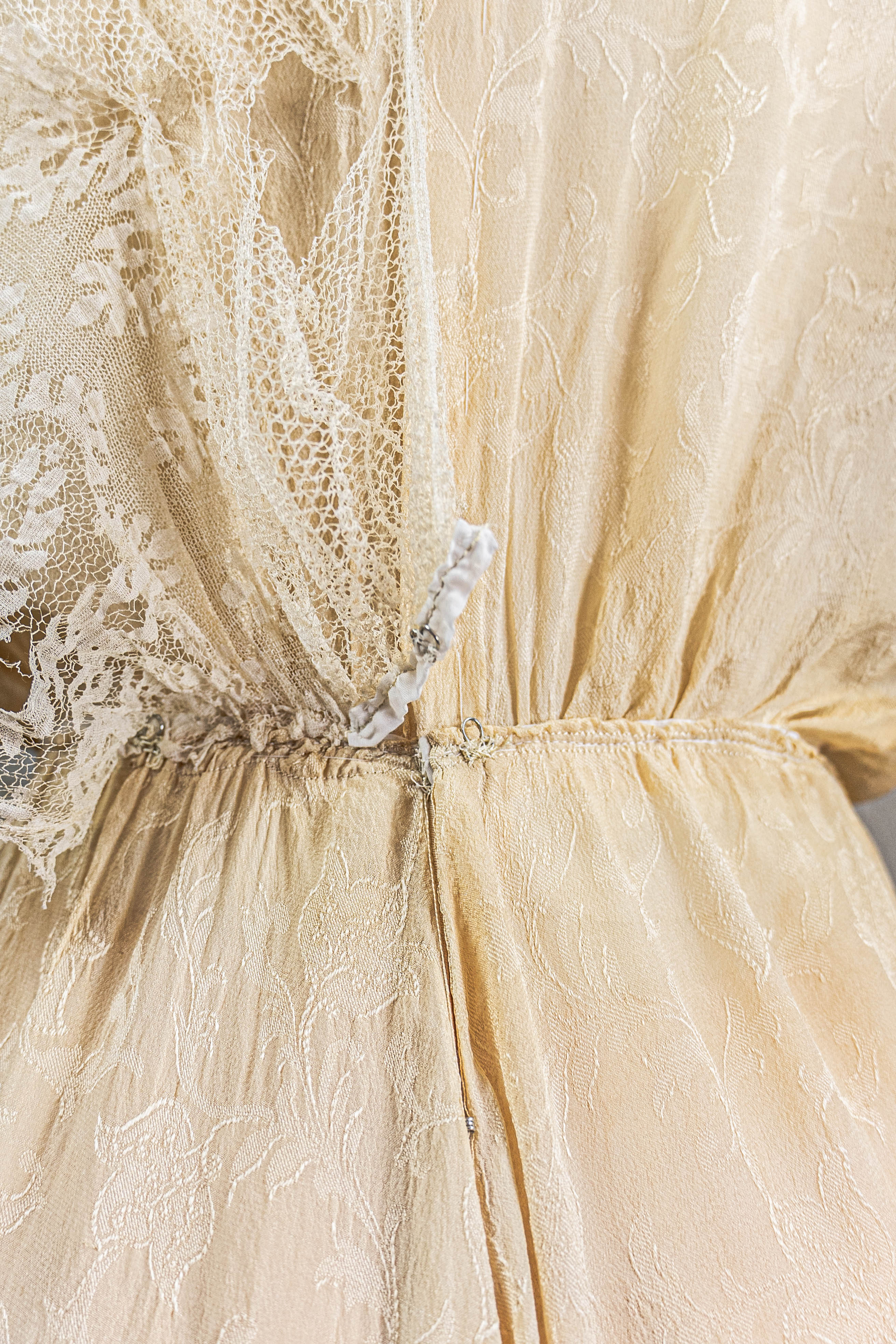 10s/Edwardian Antique Cream Silk Dress With Chantilly Lace - Image 10
