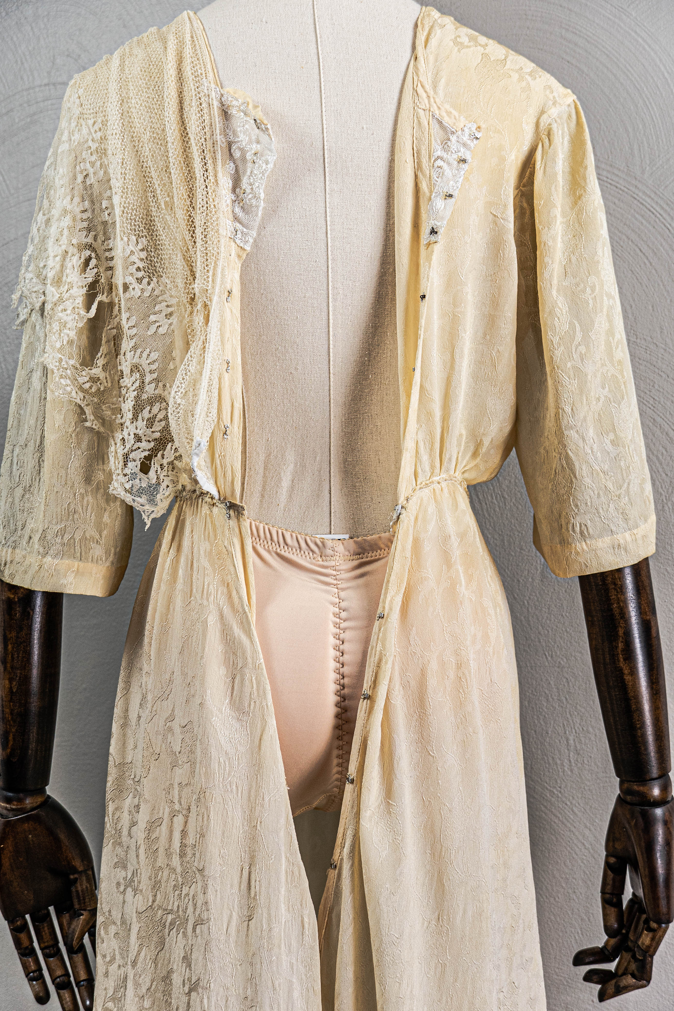 10s/Edwardian Antique Cream Silk Dress With Chantilly Lace - Image 12