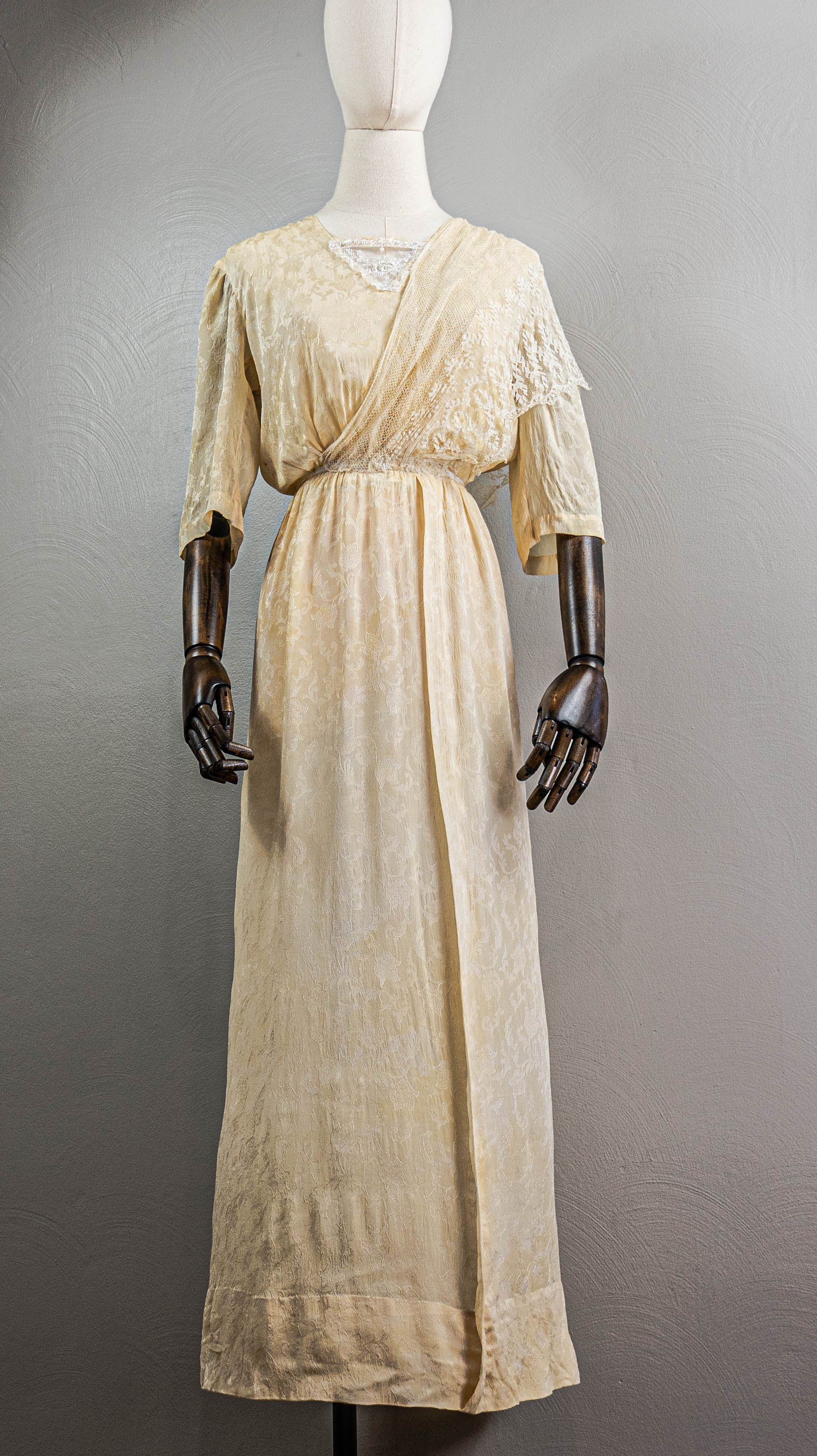 10s/Edwardian Antique Cream Silk Dress With Chantilly Lace - Image 2