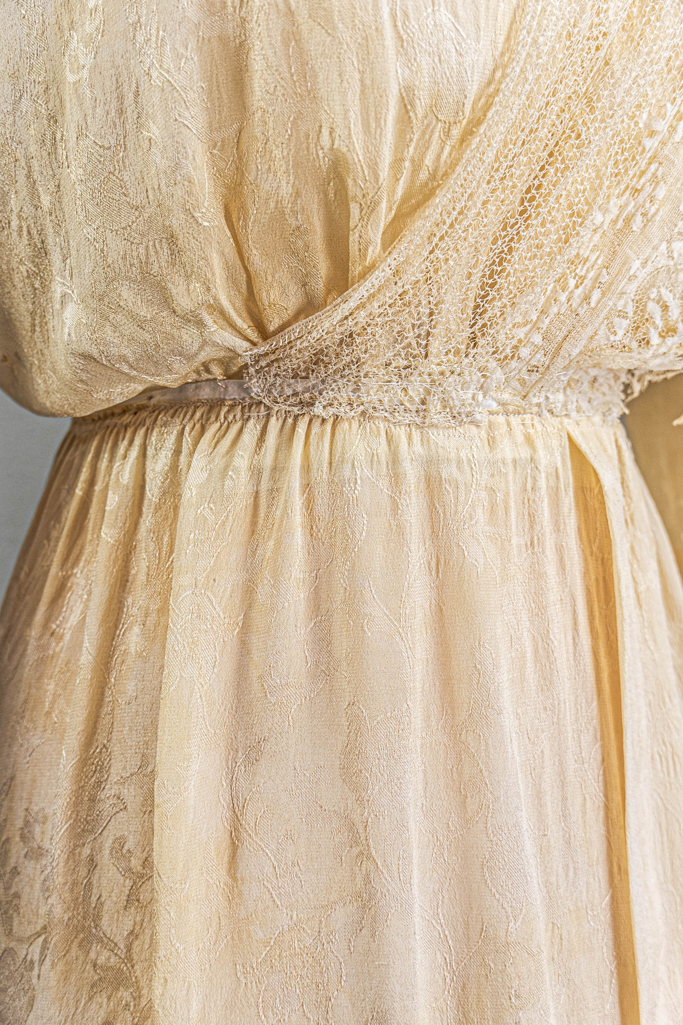 10s/Edwardian Antique Cream Silk Dress With Chantilly Lace - Image 6