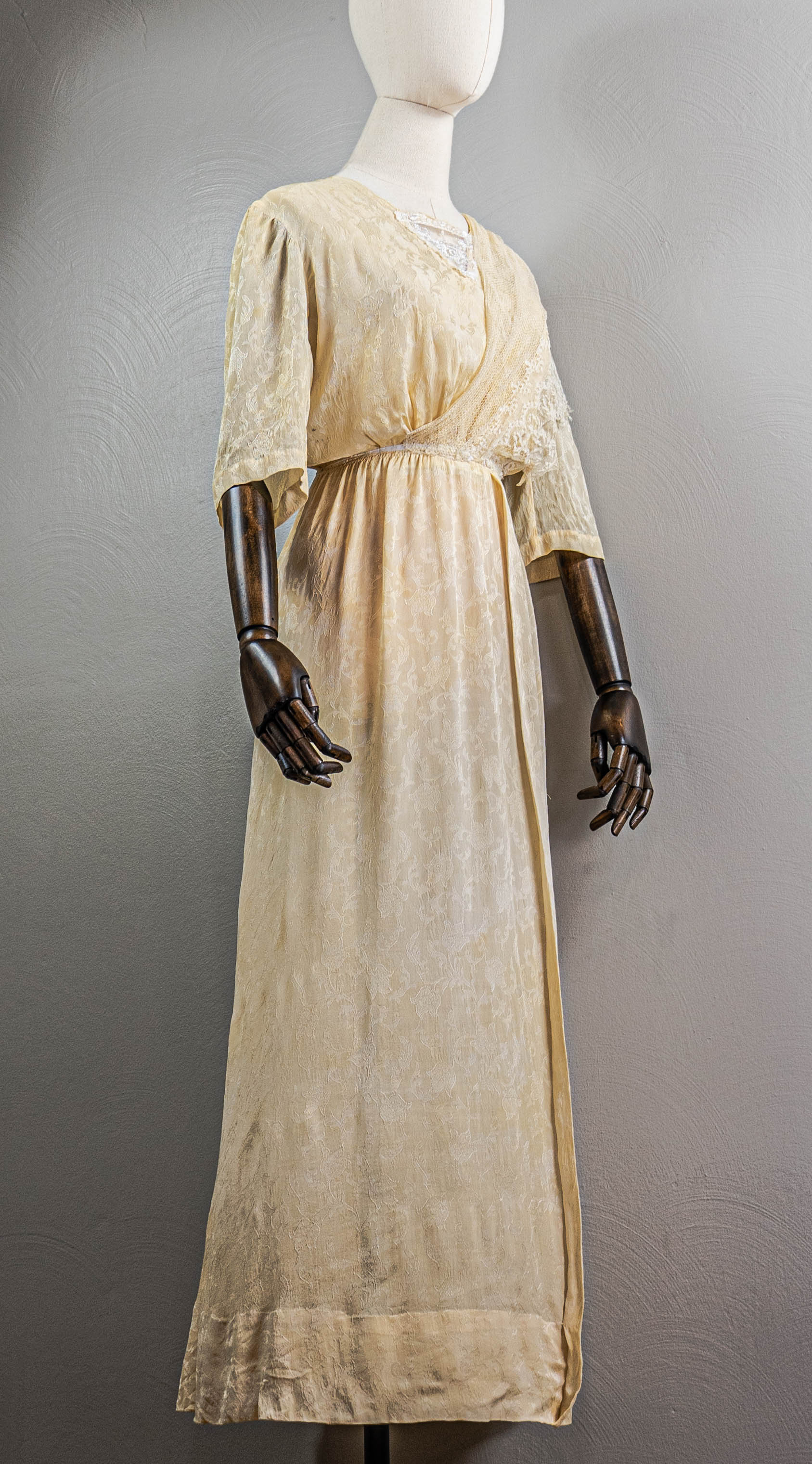 10s/Edwardian Antique Cream Silk Dress With Chantilly Lace - Image 8