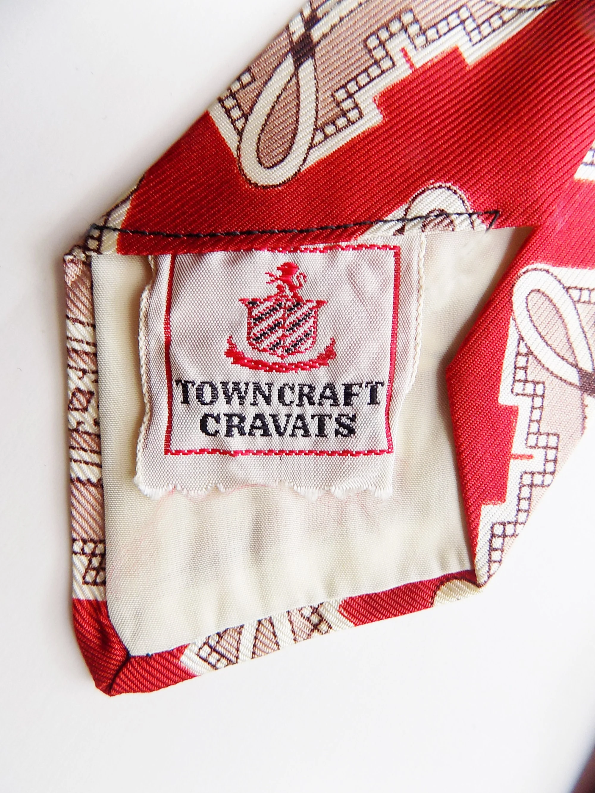 1940 50s Red and Tan Satin Necktie by Towncraft Cravats No Flaws 4 Inches Wide At Base Geometric Shapes Lined by Towncraft - Image 4