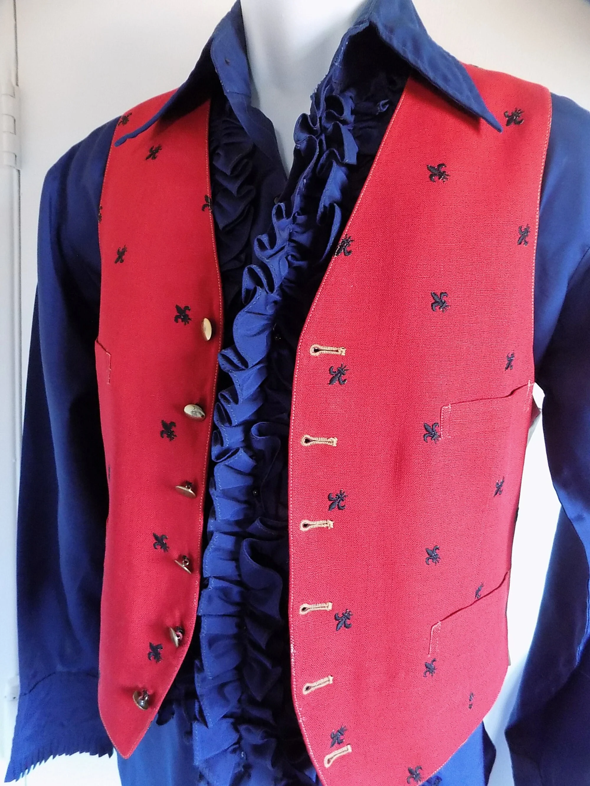 1940-60s Irish Linen Vest Waistcoat Navy Blue Fleur De Lis Gold Tone Metal Buttons Made In The Usa with Imported Fabric - Image 3