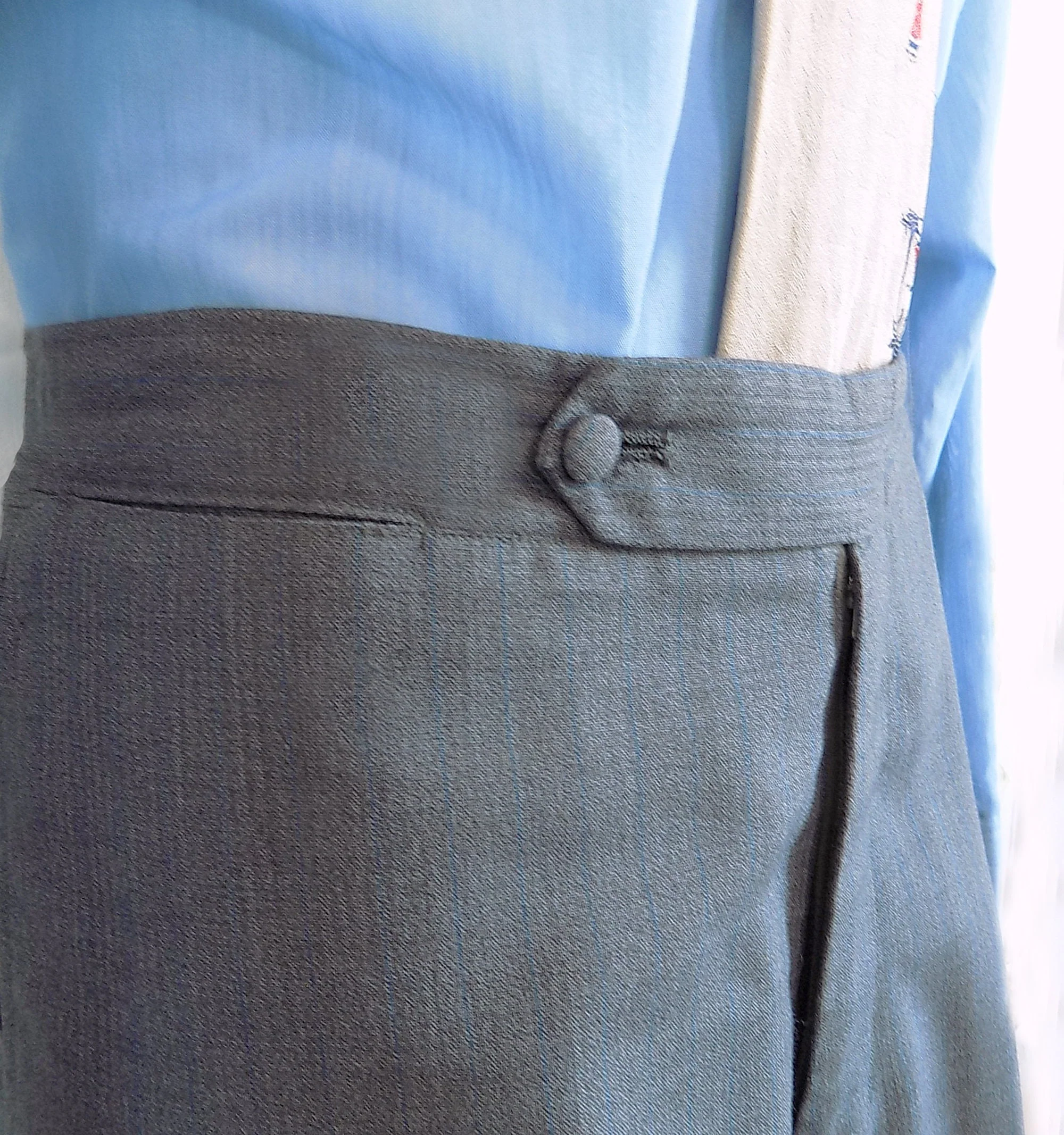 1947 60s Custom Tailored Wool Suit Gray with Blue Vertical Threads Covered Button Metal Zipper Inside Pockets Satin Lining - Image 3