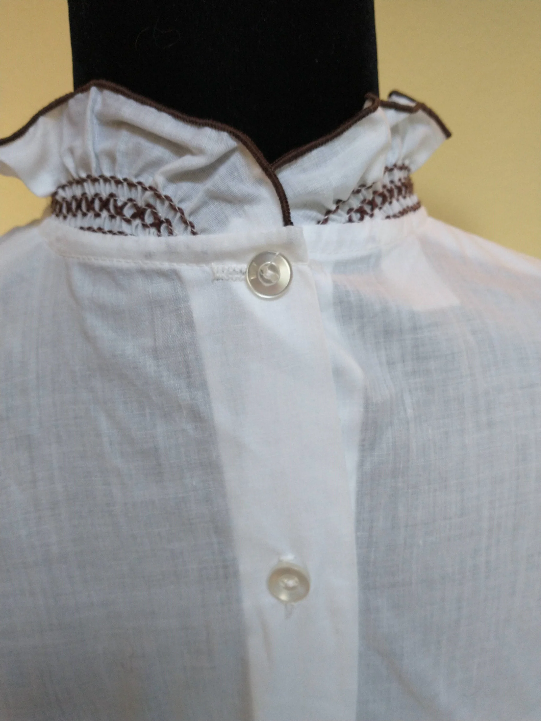 1960/70s Highneck Ruffle Retro White Cotton Blouse with Juliet Sleeves Usa Made Women's Small - Image 4
