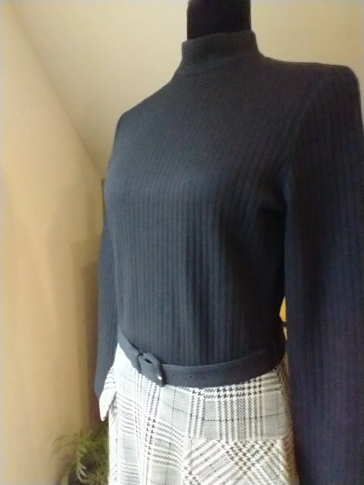 1960-70s Houndstooth Longsleeve Turtleneck Dress Black and White Pockets Mod Belted Women's Medium by Butte Knit - Image 3