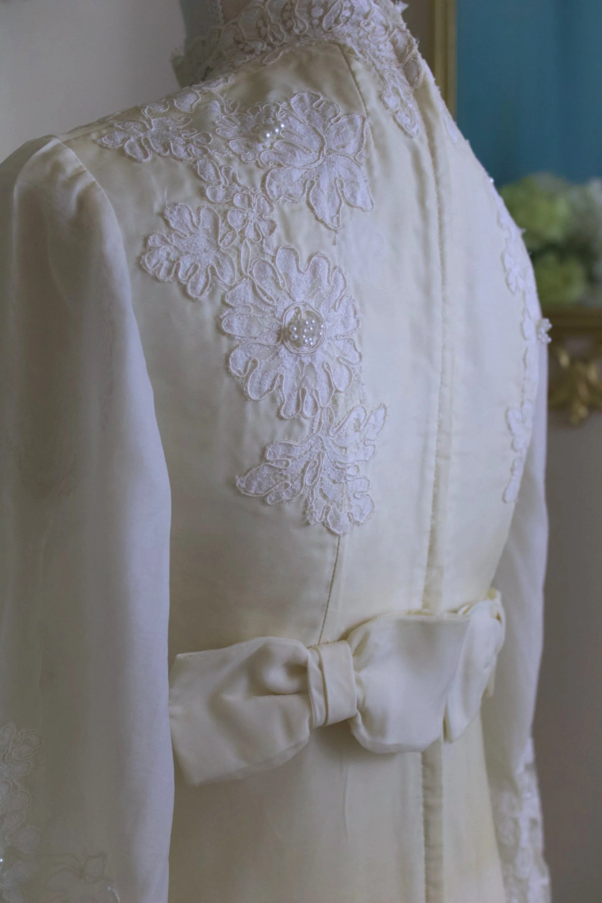 1971 Chantilly Lace Wedding Dress In Winter White with High Collar Empire Waist and Bishop Sleeves - Image 7