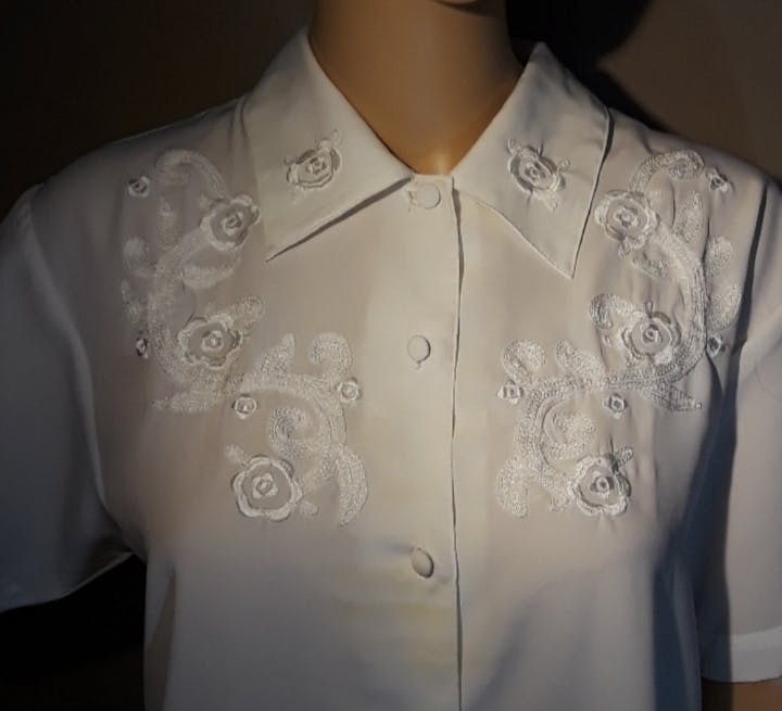 90's Floral Embroidered Top by Harbour Vue - Image 3