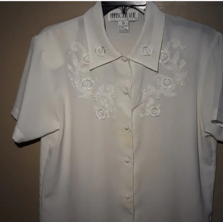 90's Floral Embroidered Top by Harbour Vue - Image 4