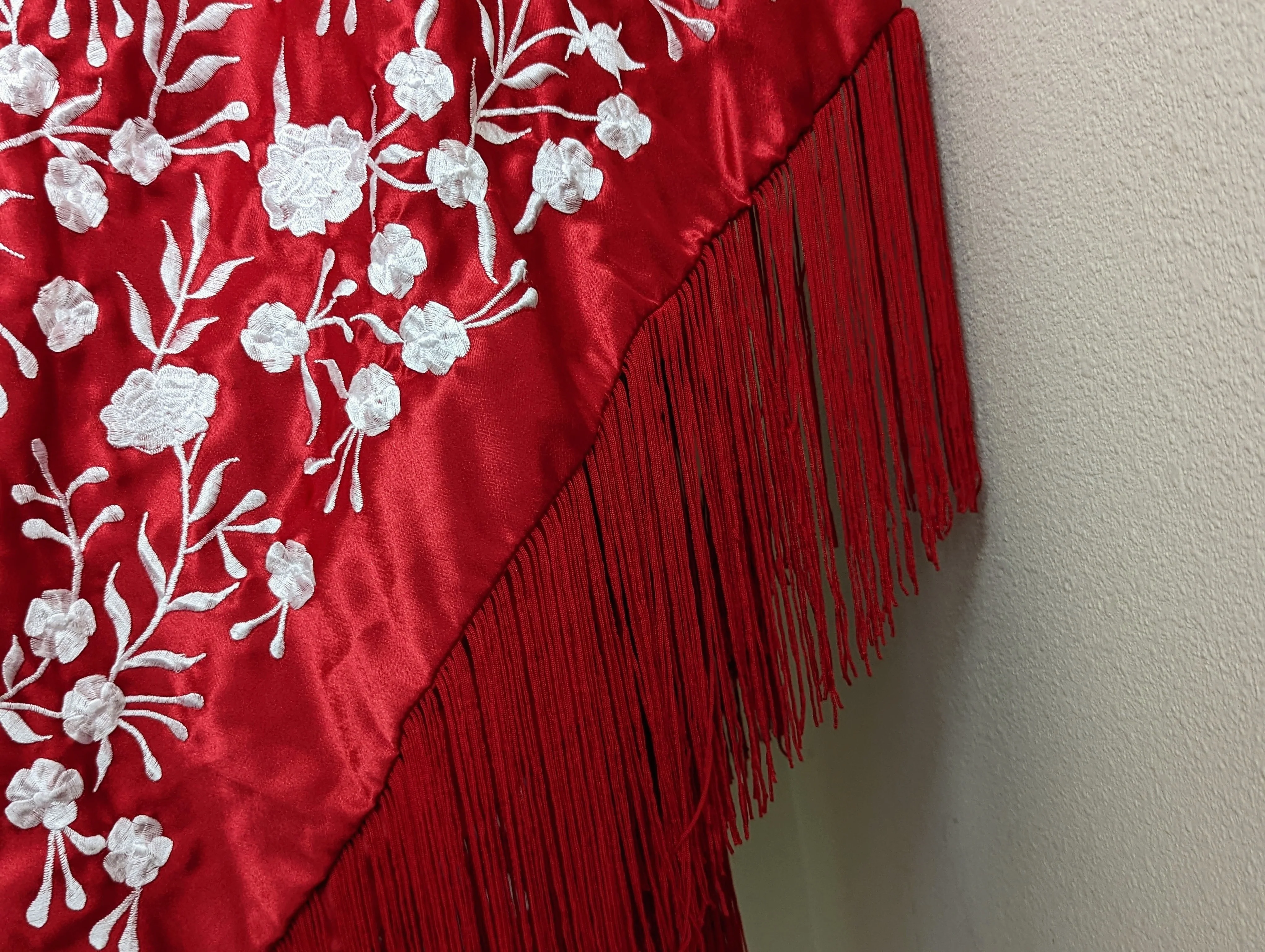 20s/30s 30s Silk Piano Shawl In Red With Fringe - Image 3