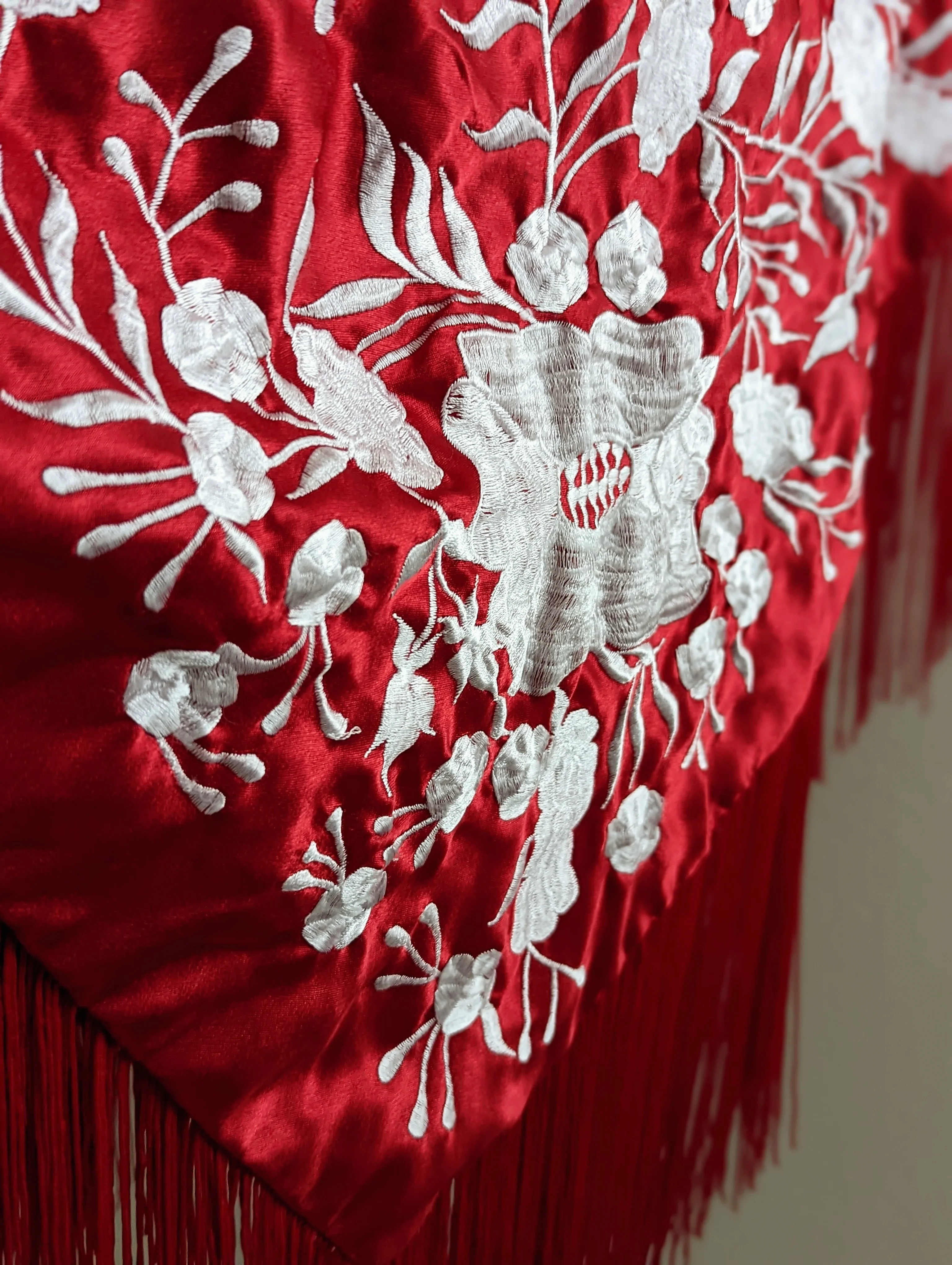 20s/30s 30s Silk Piano Shawl In Red With Fringe - Image 4