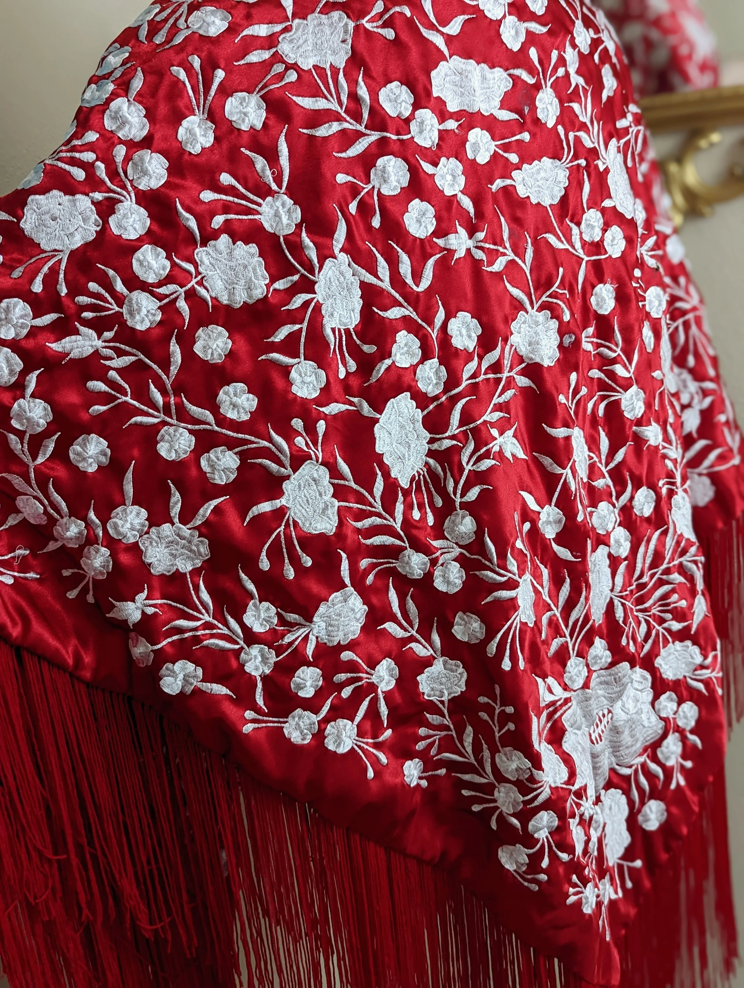 20s/30s 30s Silk Piano Shawl In Red With Fringe - Image 5