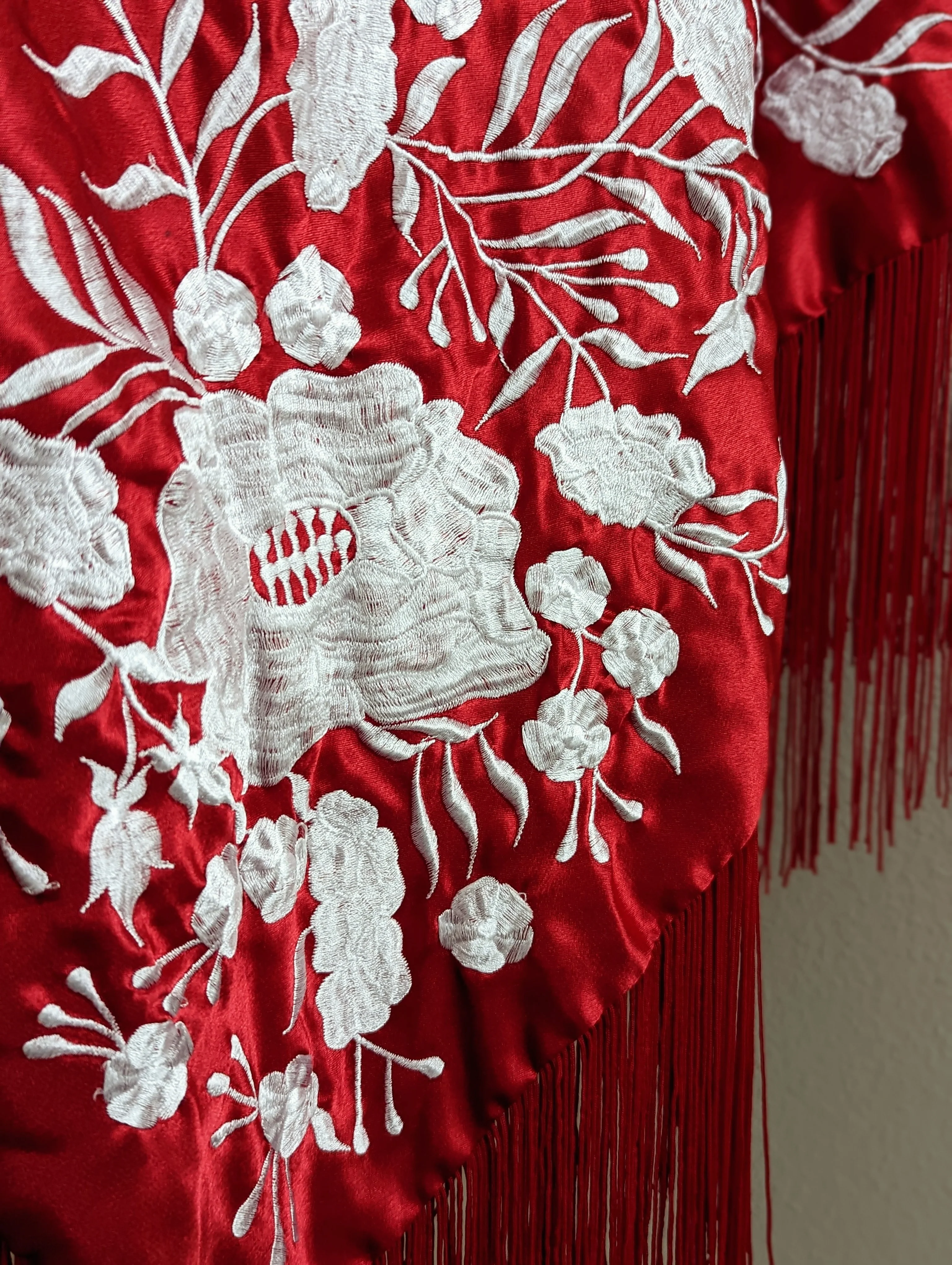 20s/30s 30s Silk Piano Shawl In Red With Fringe - Image 7