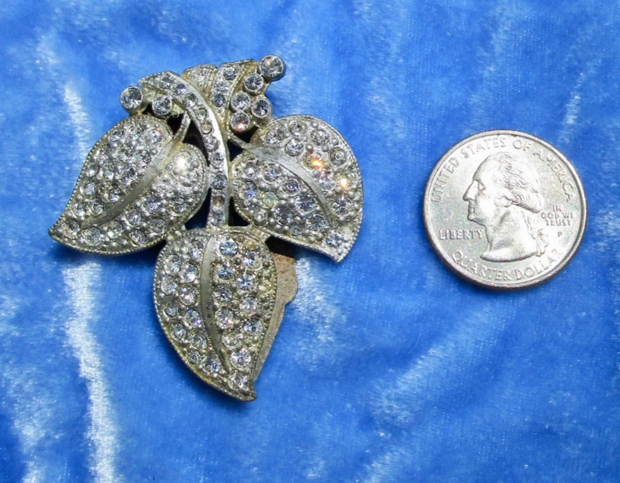 20s/30s Art Deco Rhinestone Dress Clip Trefoil Ivy Design - Image 4