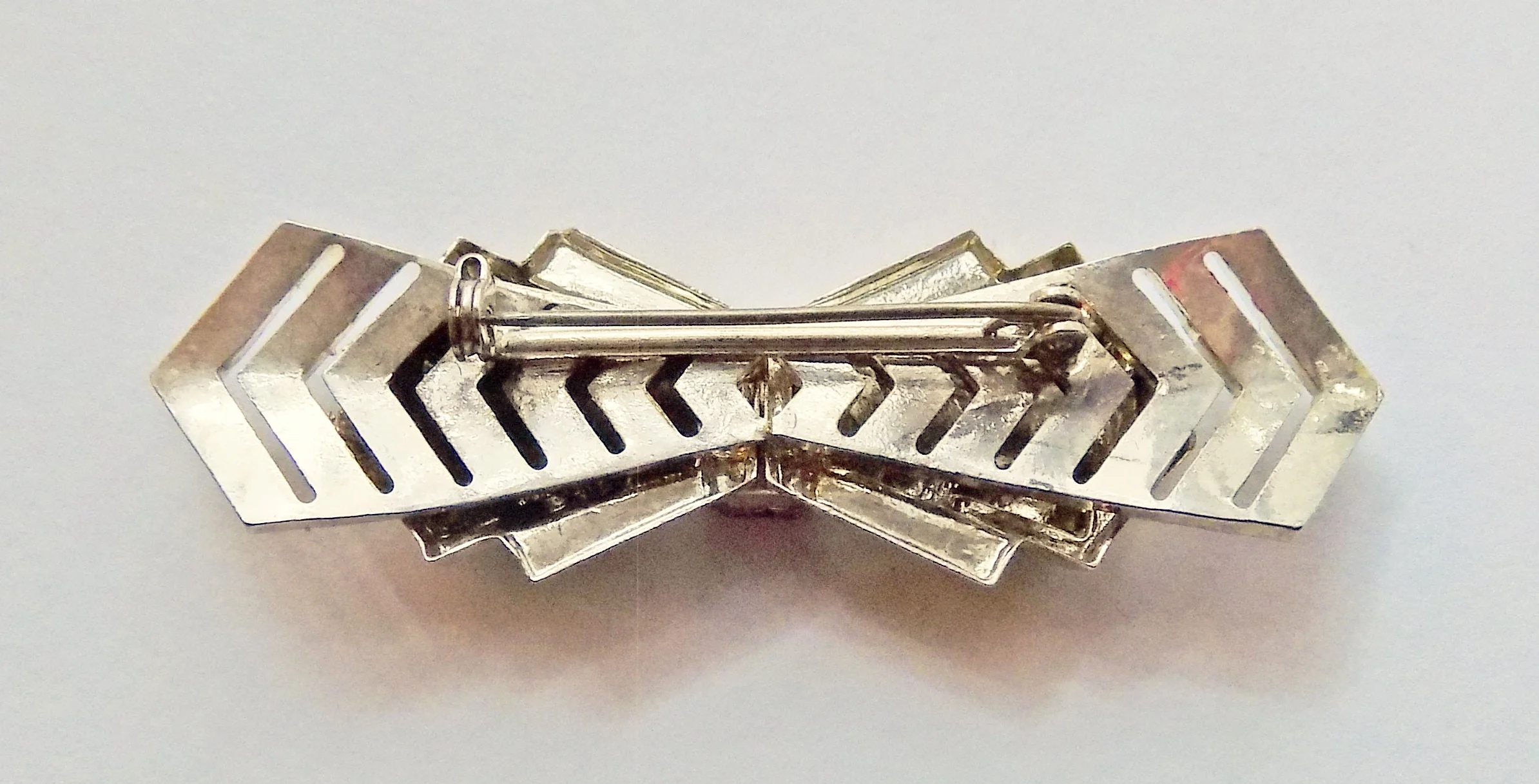 20s-30s Art Deco Silver Bow Pin Brooch Pink Unsigned Rose Rhinestone 275 Long 75 Wide - Image 5