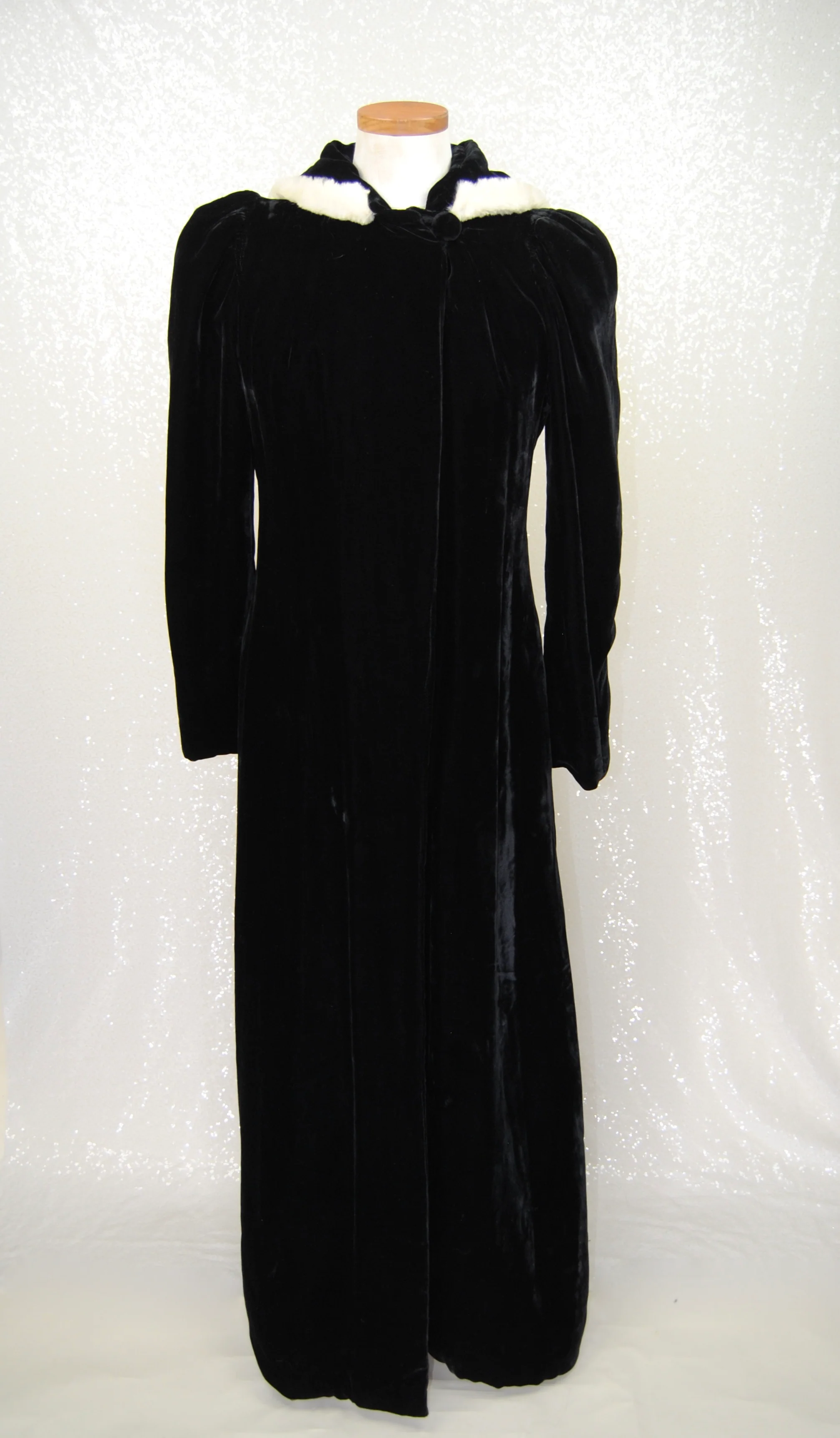 20s/30s Black Velvet Opera Coat With Rabbit Fur Trim Hood - Image 15