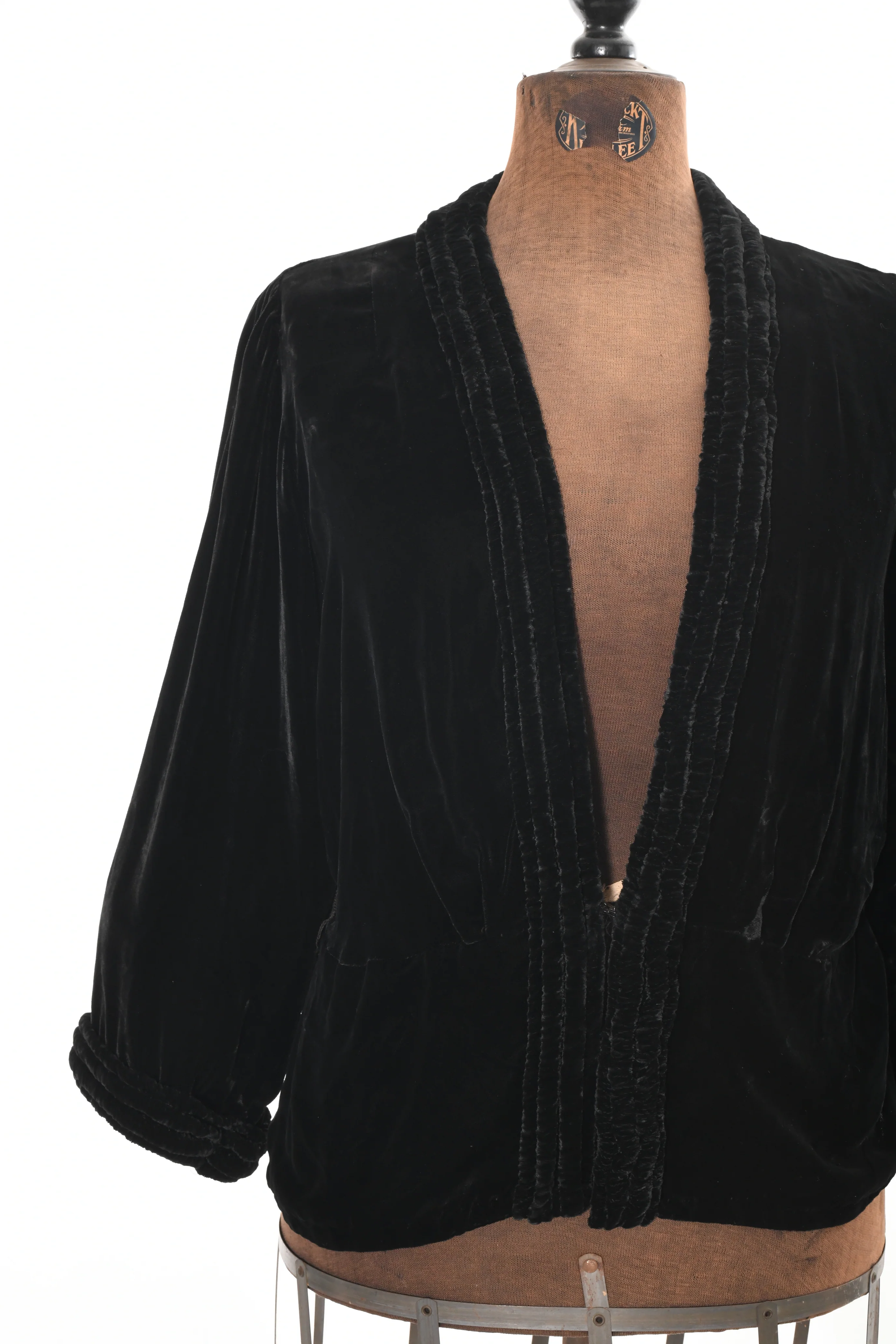 20s/30s Black Velvet Short Art Deco Evening Theater Jacket - Image 3