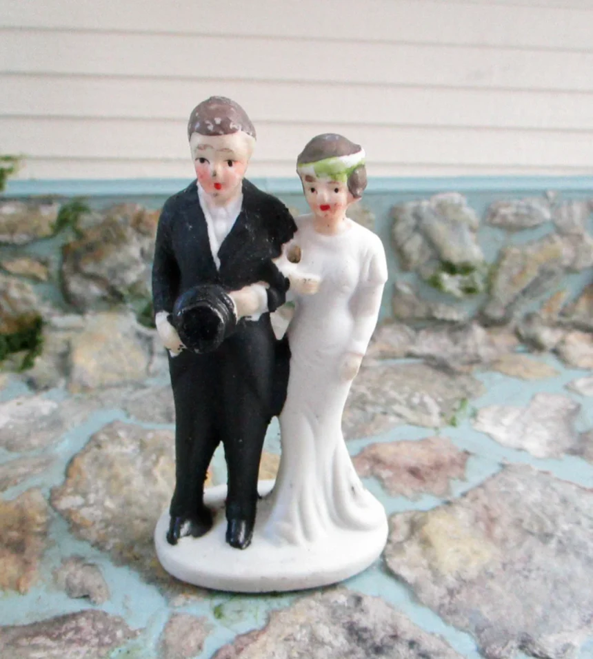 20s/30s Petite Bride And Groom Porcelain Cake Topper - Image 3
