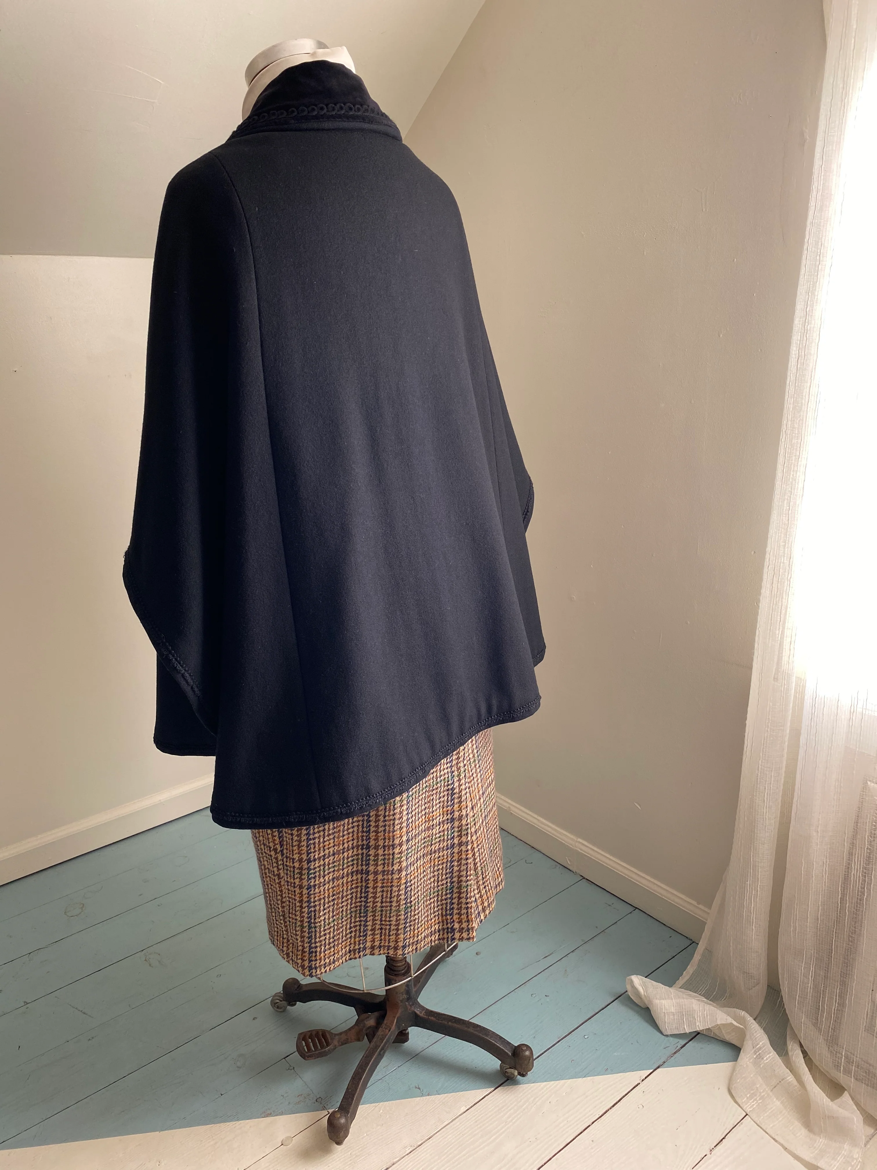 20s/30s Style Wool Mohair Blend Cape With Velvet Collar By Loden - Image 4