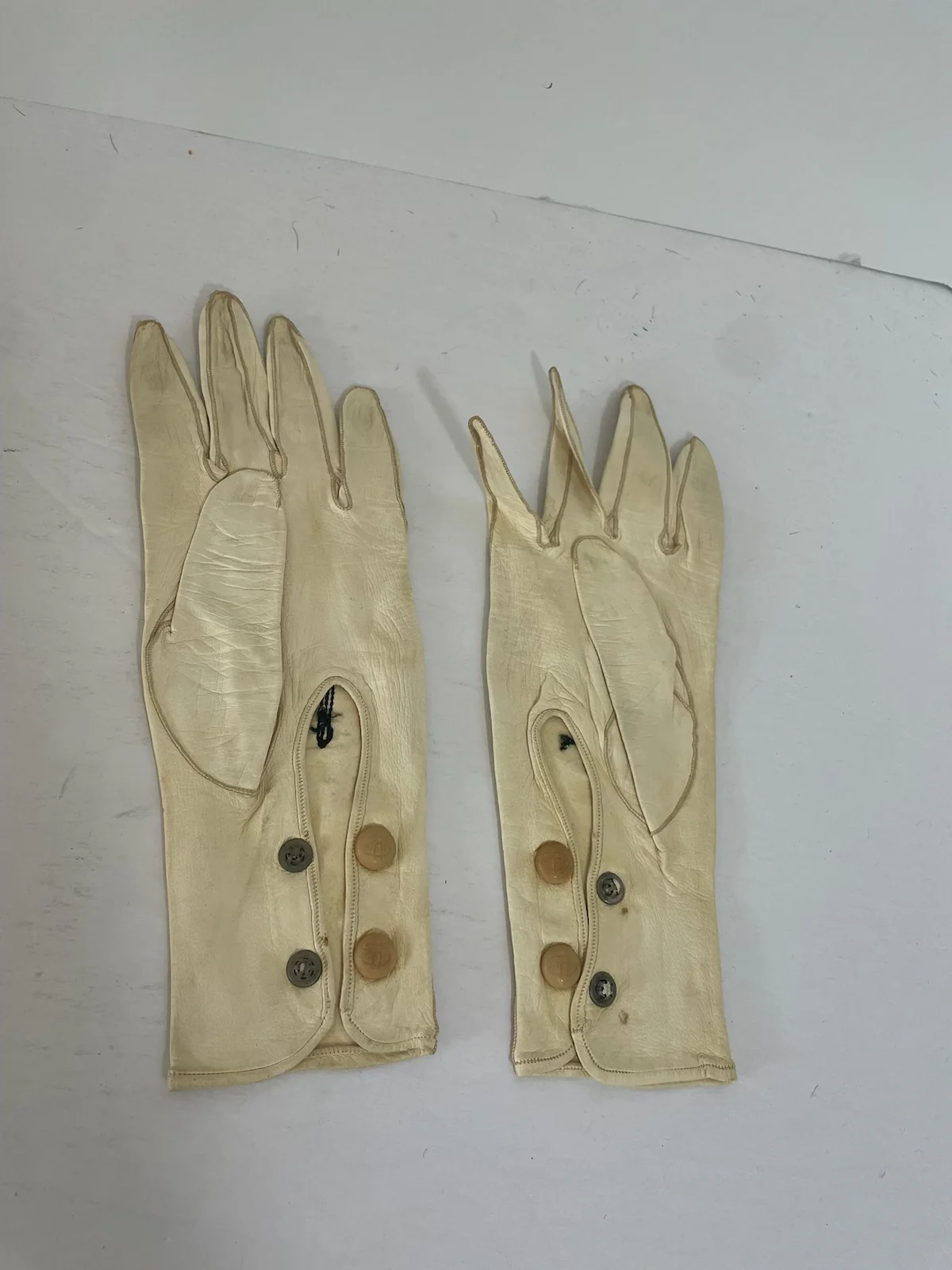 20s/30s Vintage French Cream Leather Gloves Embroidered by Bibley, Lindsay & Curr Co - Image 3