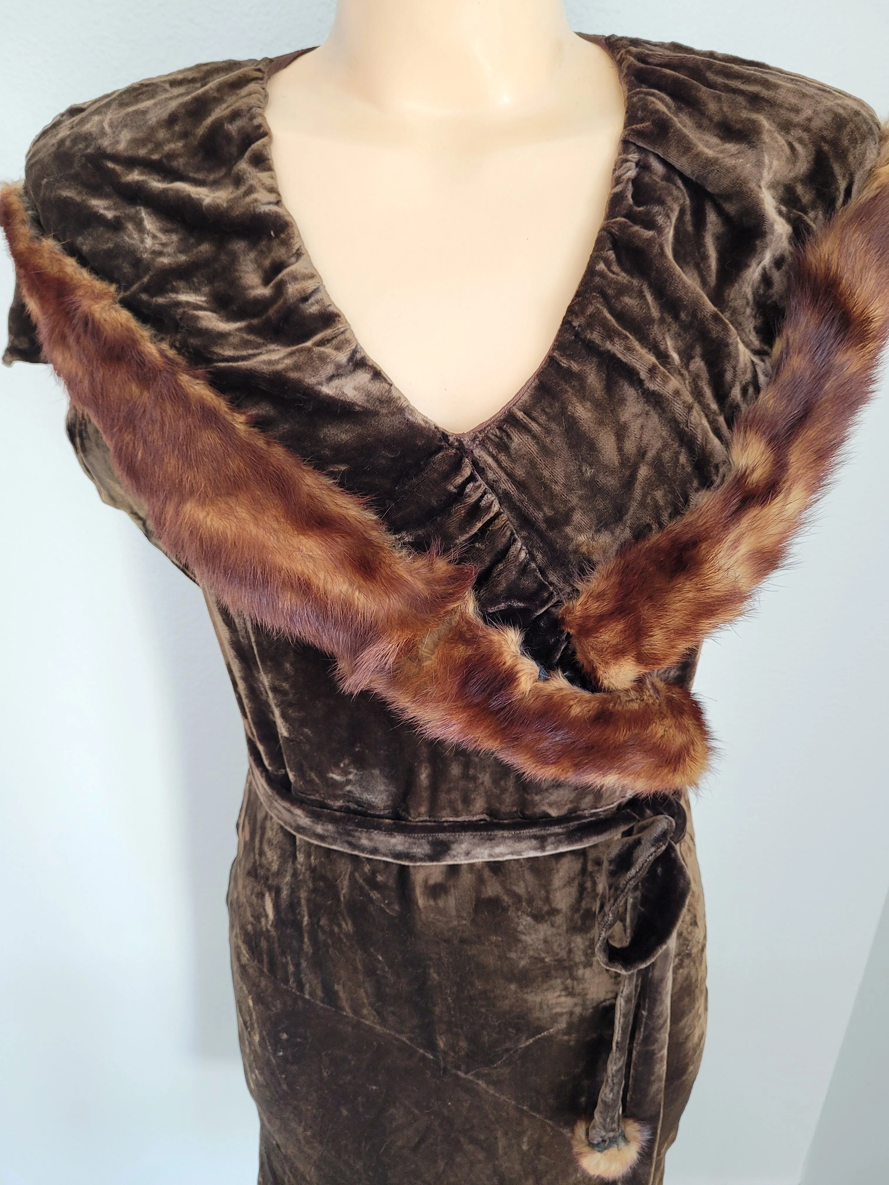 20s/30s Vintage Velvet Bias-cut Evening Dress And Mink Fur - Image 5