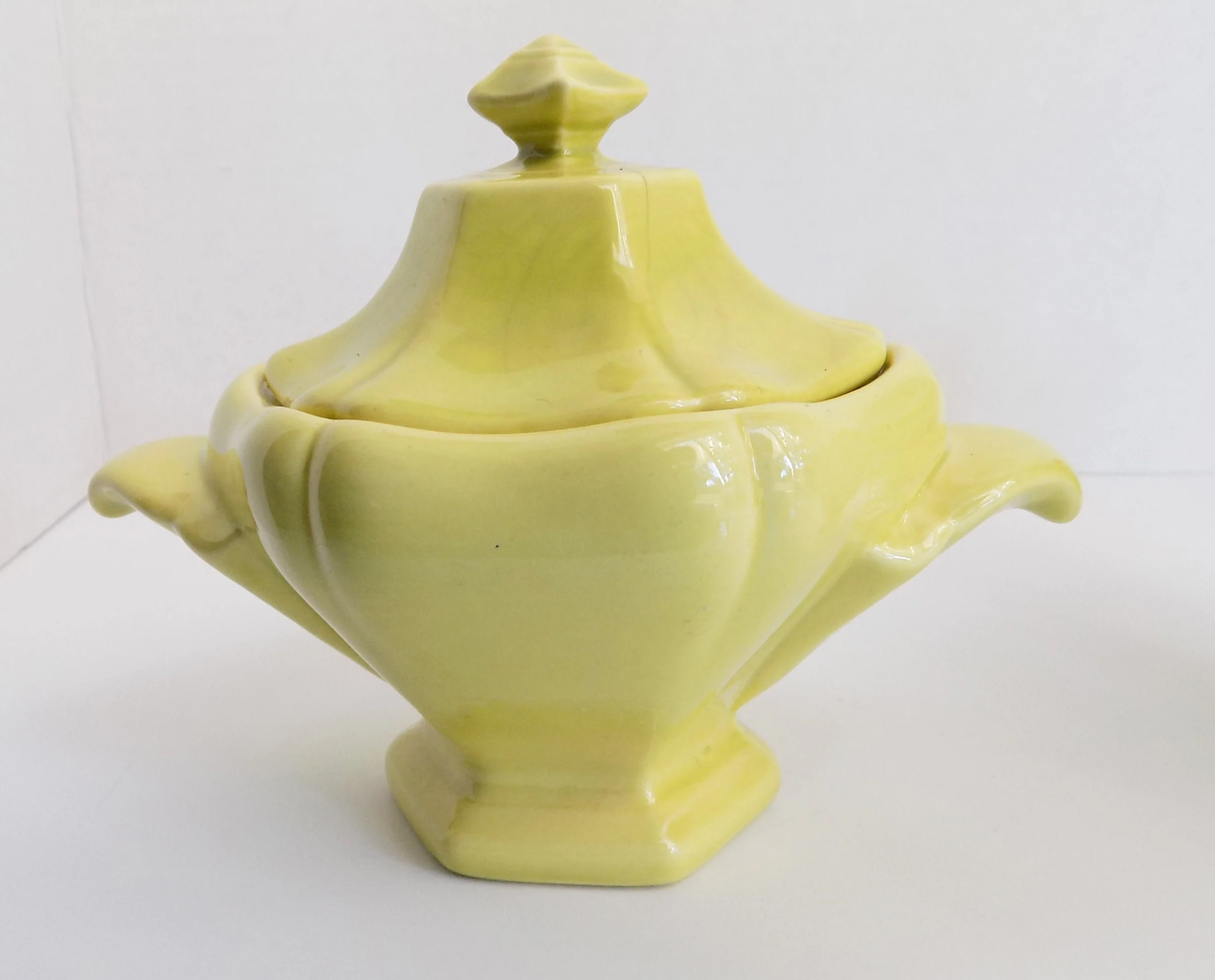 20s-40s Art Deco Lime Green Sugar Bowl and Creamer Six Sided Base No Markings Ceramic Standard Size Chartreuse Yellow Green - Image 9