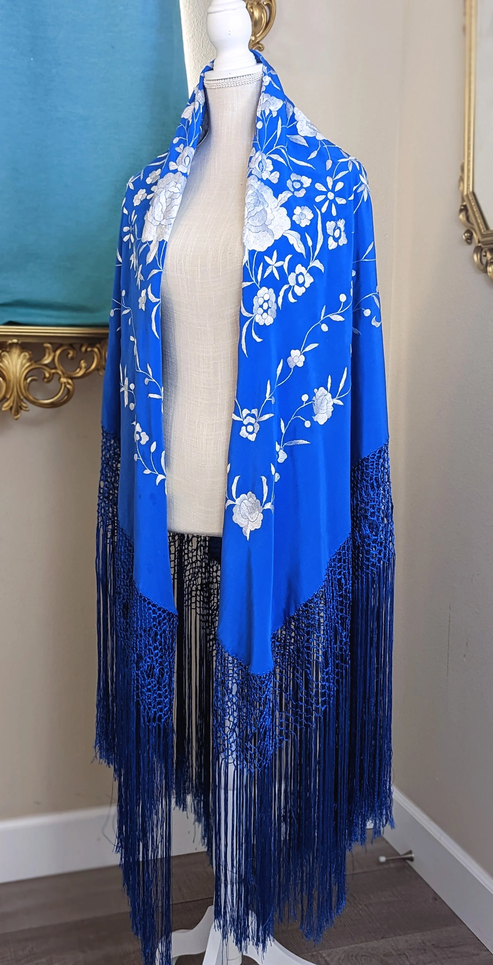 20s Extra Large Deep Blue and Silver Silk Piano Shawl Hand Embroidered with Hand Knotted Macrame Fringe - Image 4