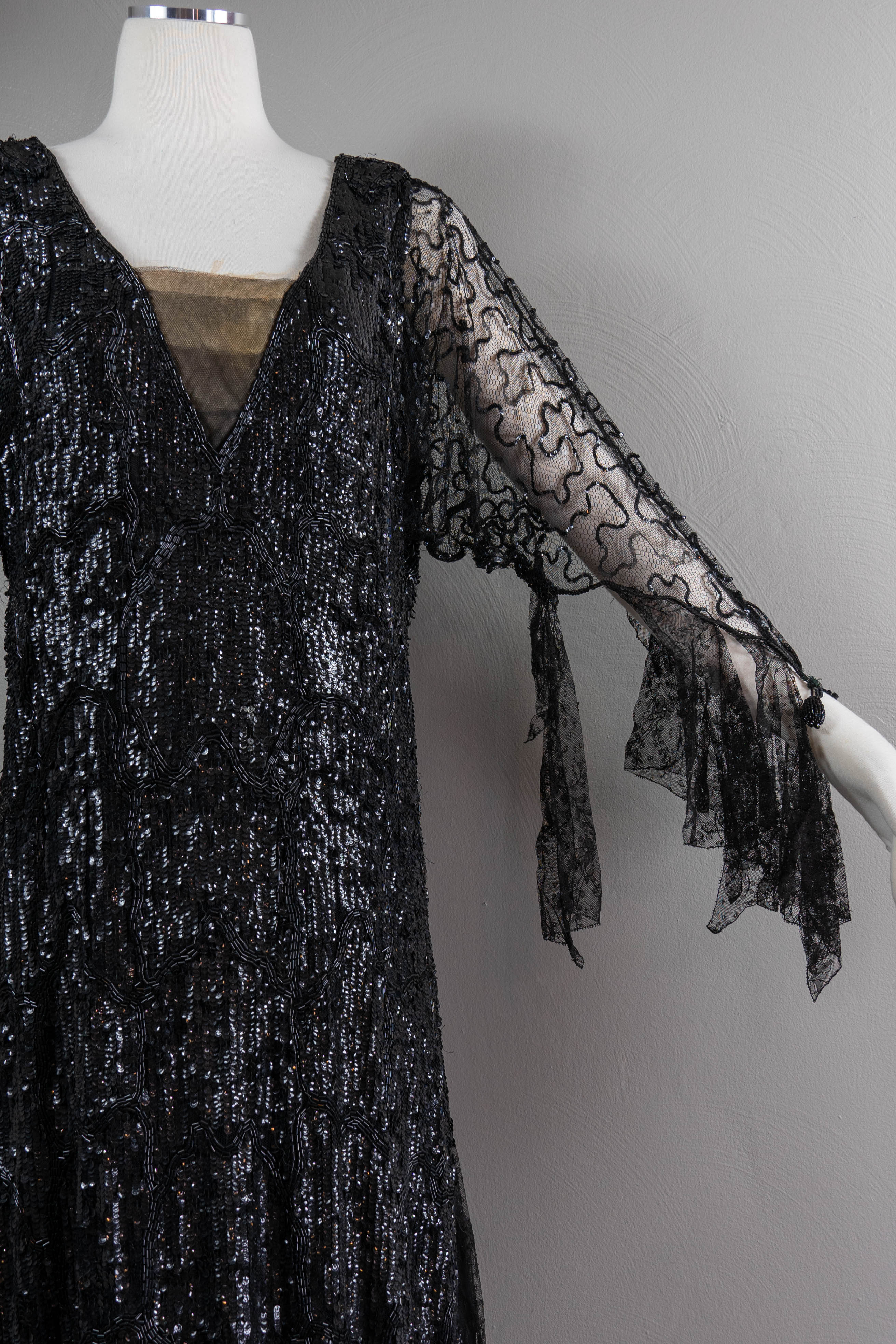 20s Glitzy Black Sequined Beaded Lace Gown Dramatic - Image 3
