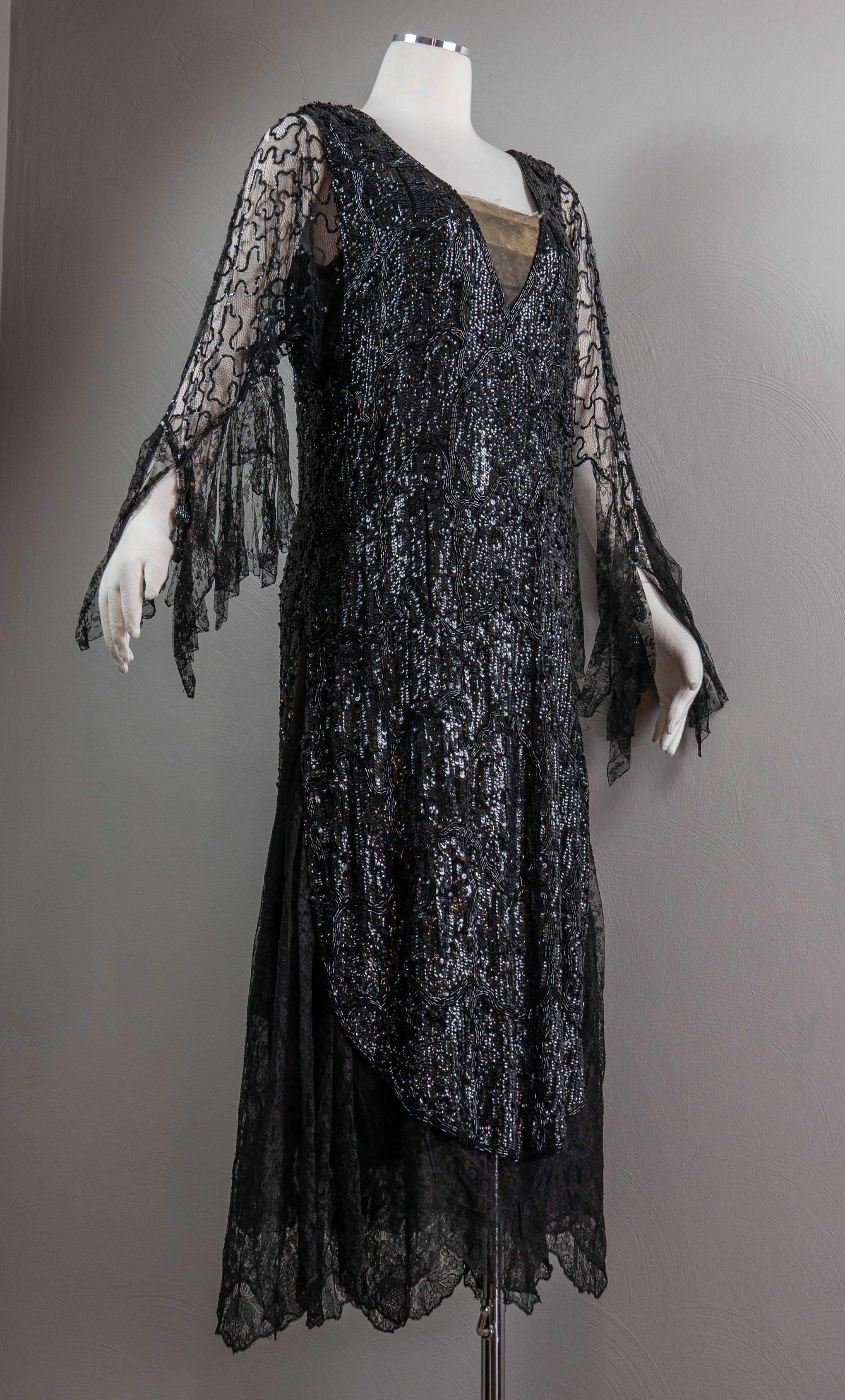 20s Glitzy Black Sequined Beaded Lace Gown Dramatic - Image 4