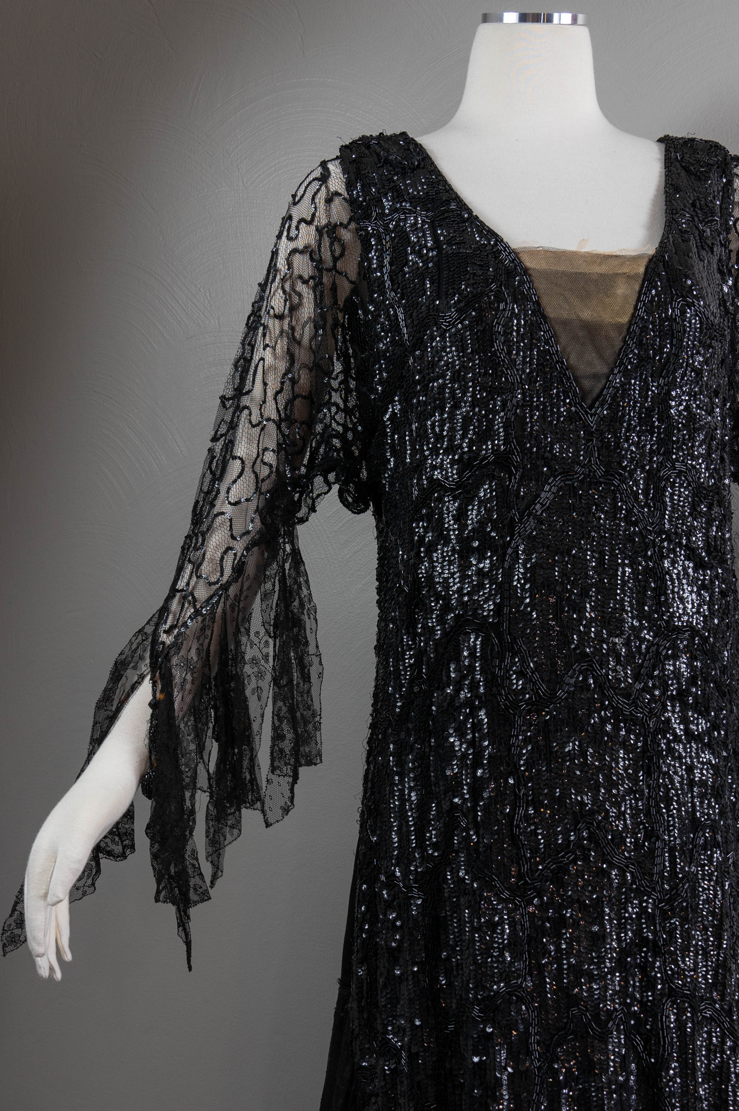 20s Glitzy Black Sequined Beaded Lace Gown Dramatic - Image 5
