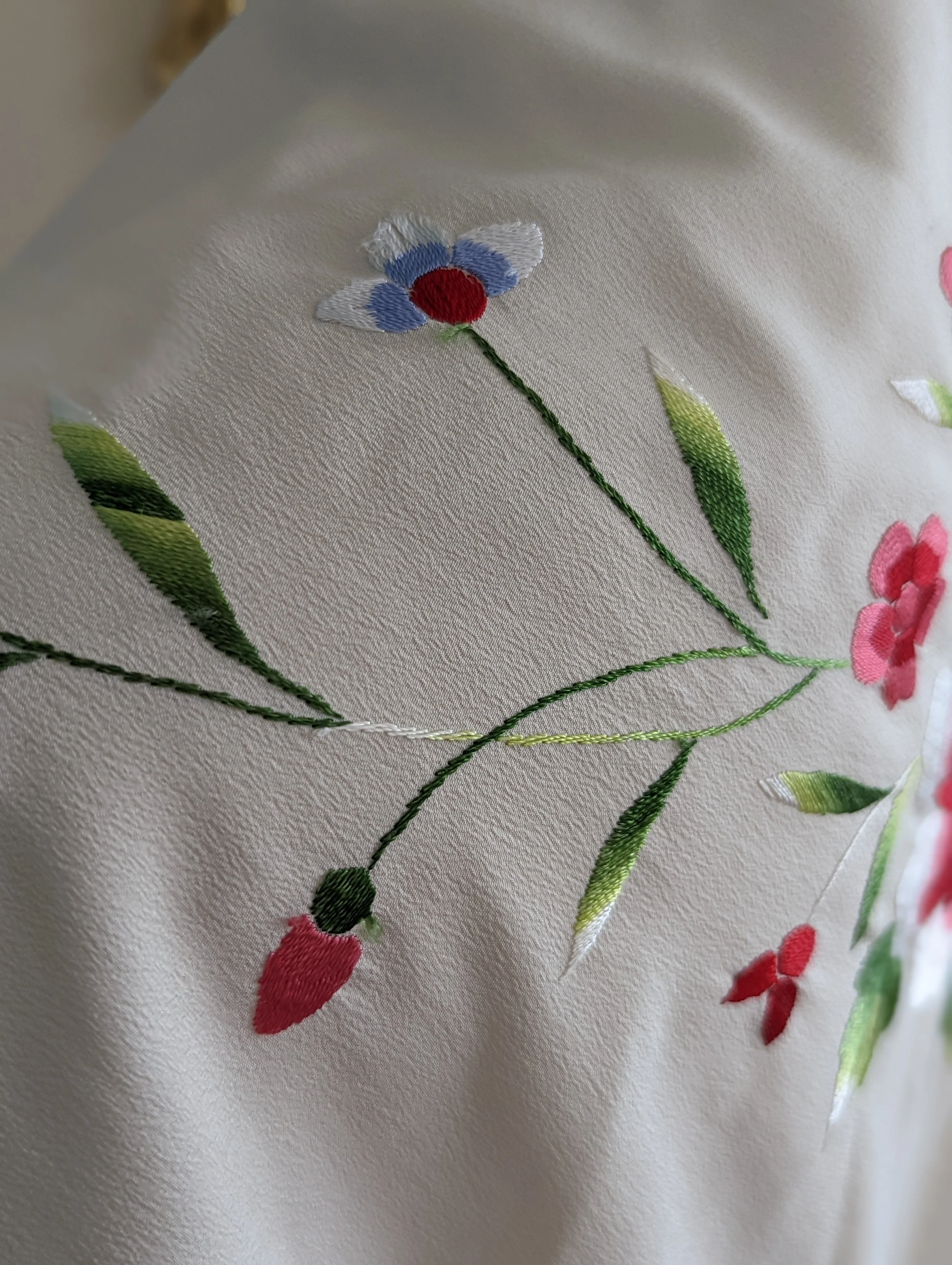 20s Small Red White and Blue Wildflower Silk On Tan Wrap Piano Shawl, Hand Embroidered with Hand Knotted Macrame Fringe - Image 4