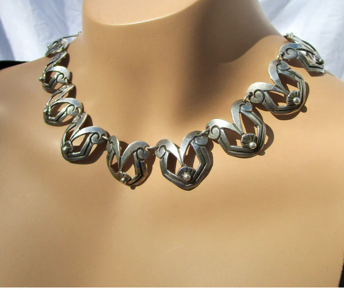 30s/40s Art Deco/mcm Silver Choker Geometrical Influence by UT - Image 4