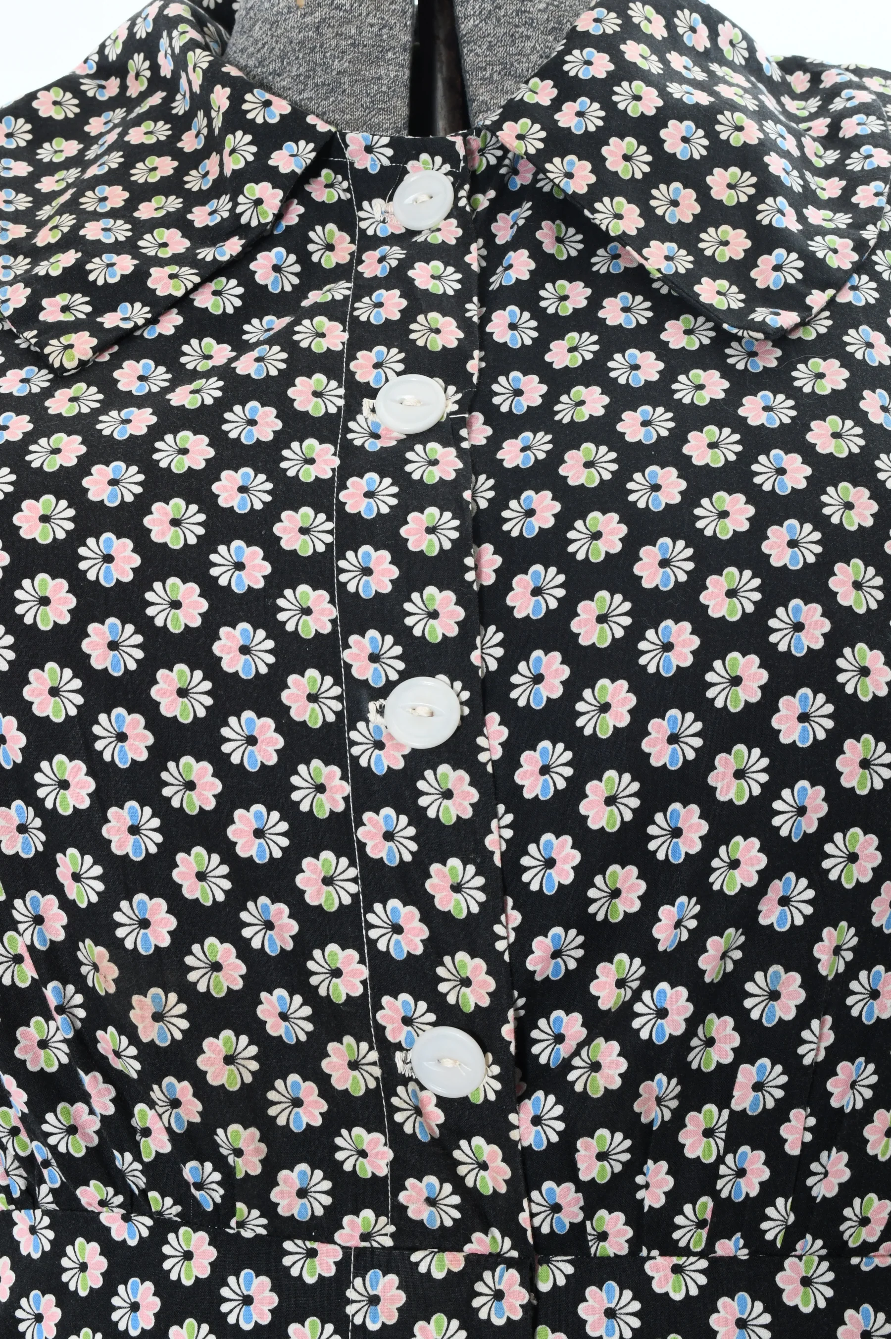 30s/40s Black Floral Button Front Volup Dressing Gown Robe - Image 10