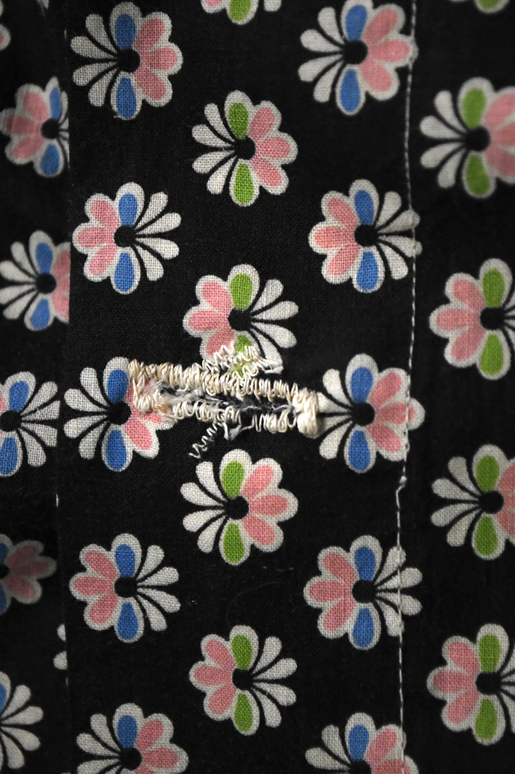 30s/40s Black Floral Button Front Volup Dressing Gown Robe - Image 13