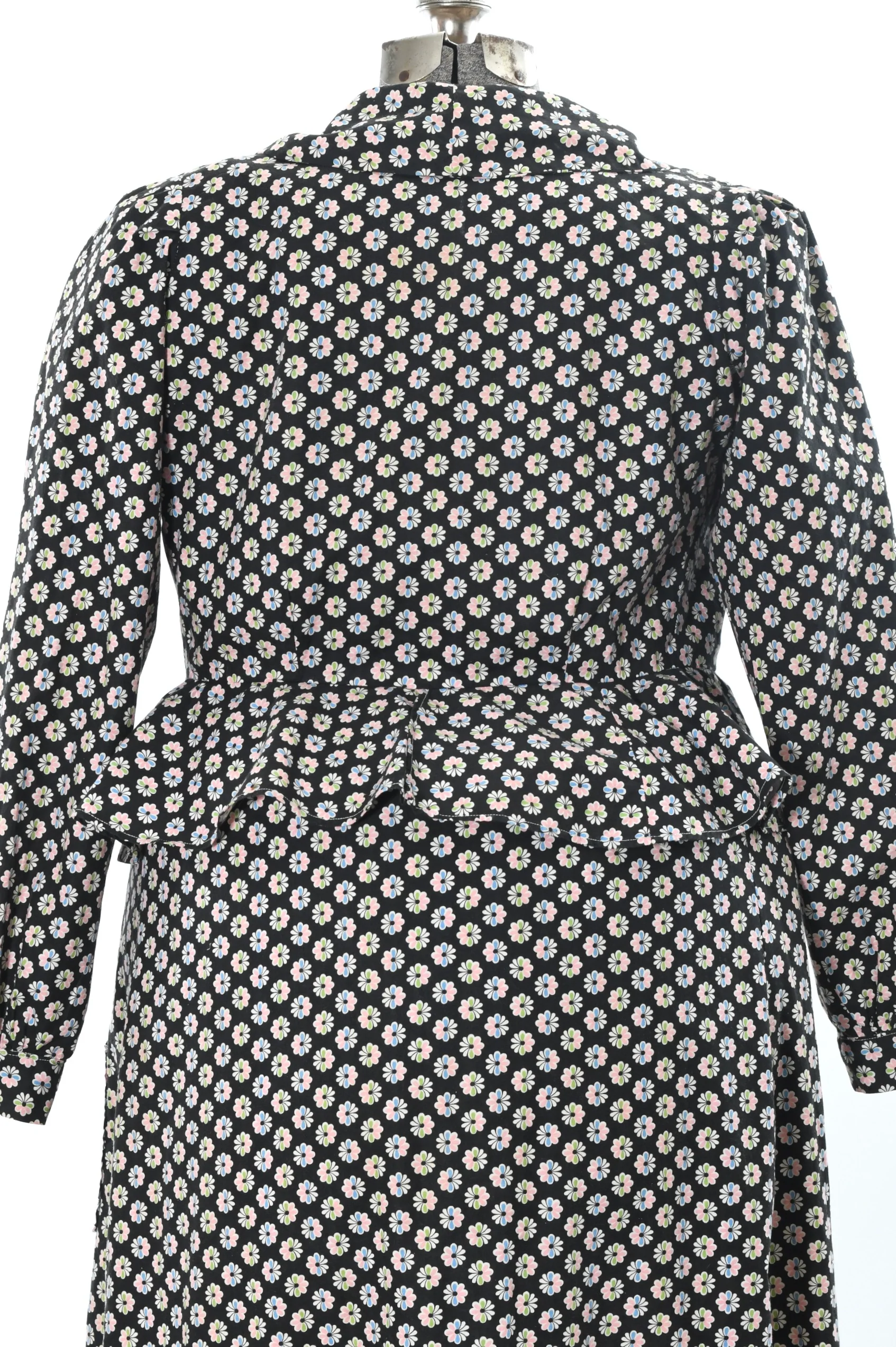 30s/40s Black Floral Button Front Volup Dressing Gown Robe - Image 8
