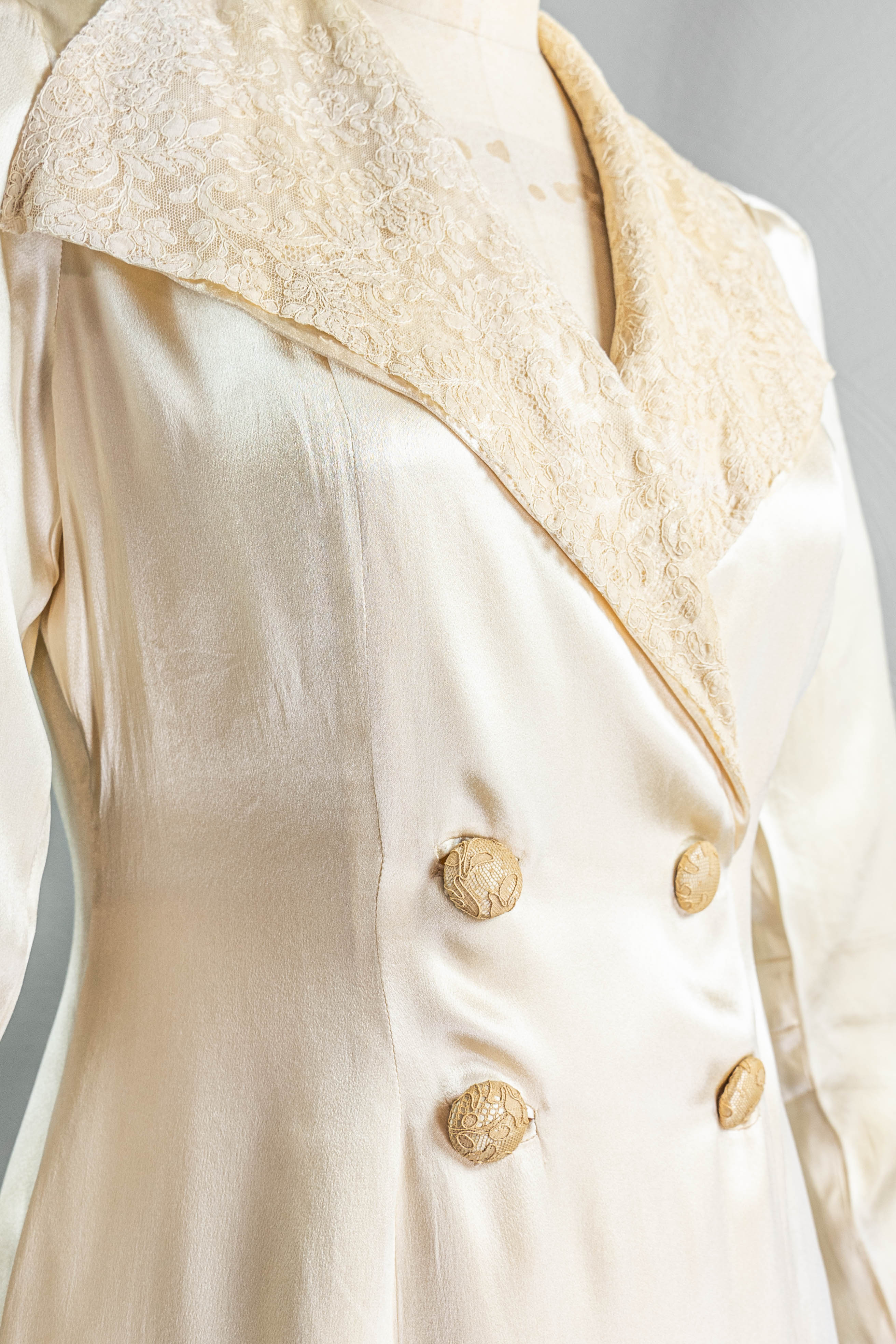 30s/40s Cream Silk Satin Trench Styled Peignoir Robe Lace - Image 4